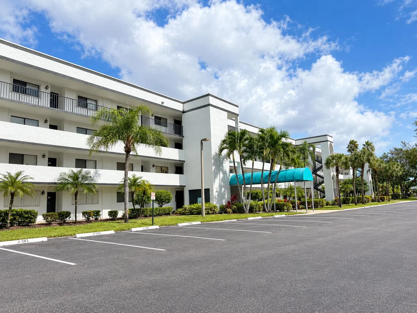 4725 LUCERNE LAKES Boulevard E #413