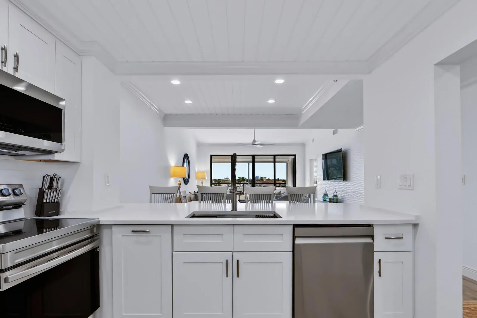 944 OAK HARBOUR Drive