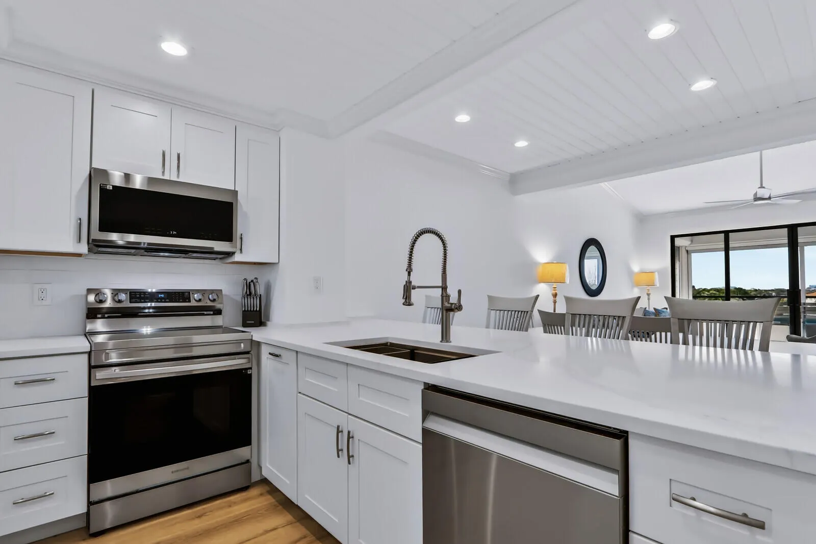 944 OAK HARBOUR Drive