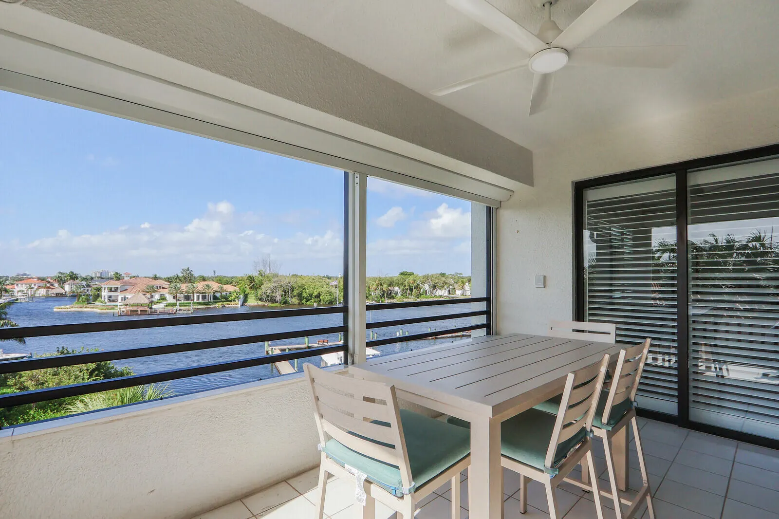 944 OAK HARBOUR Drive