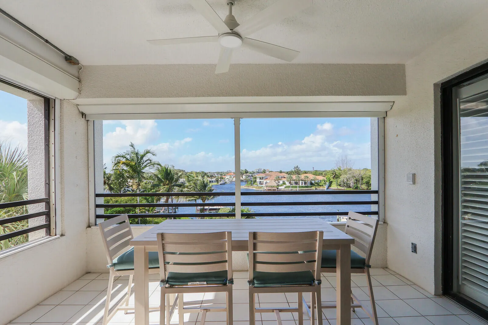 944 OAK HARBOUR Drive