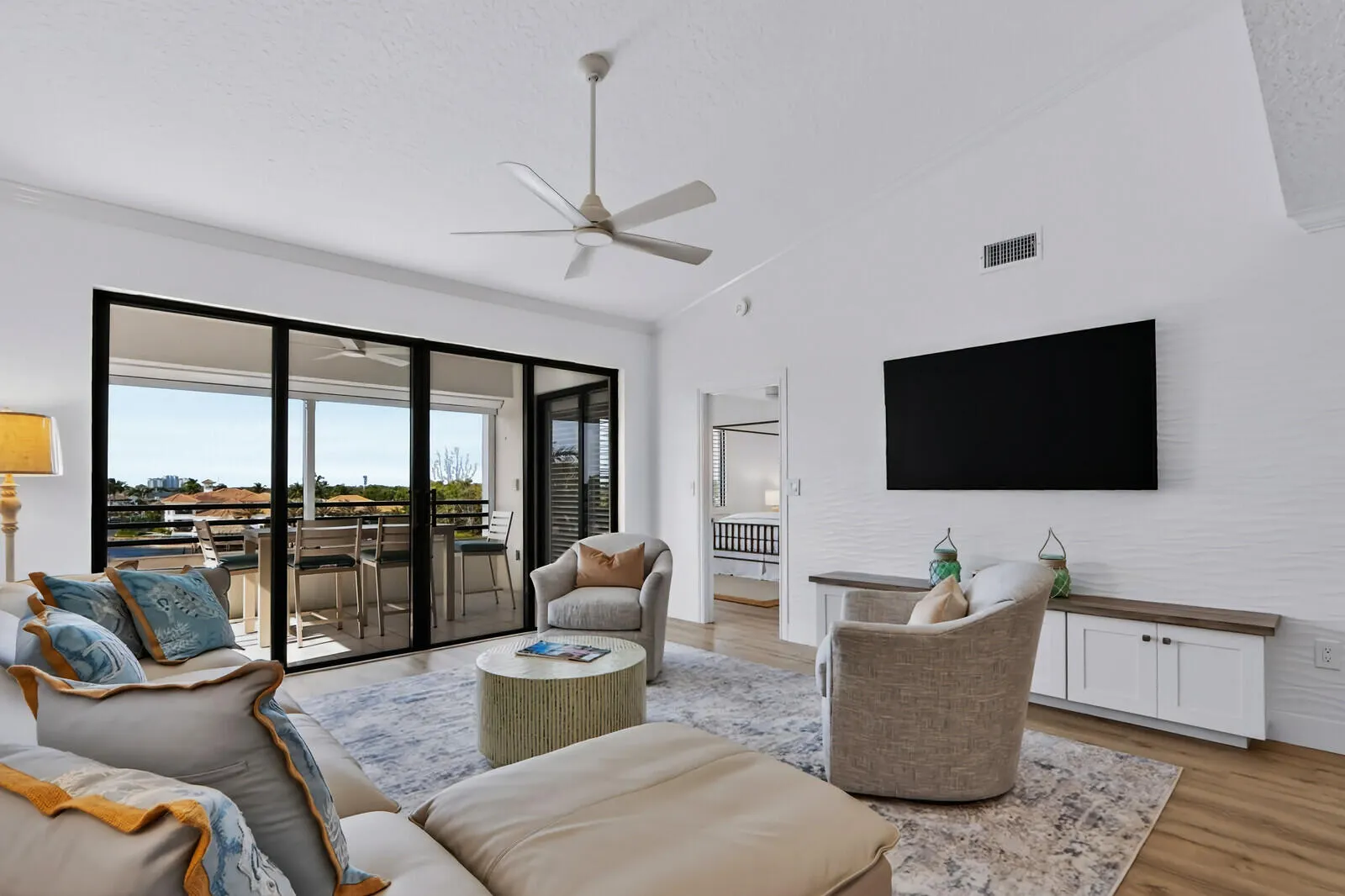944 OAK HARBOUR Drive