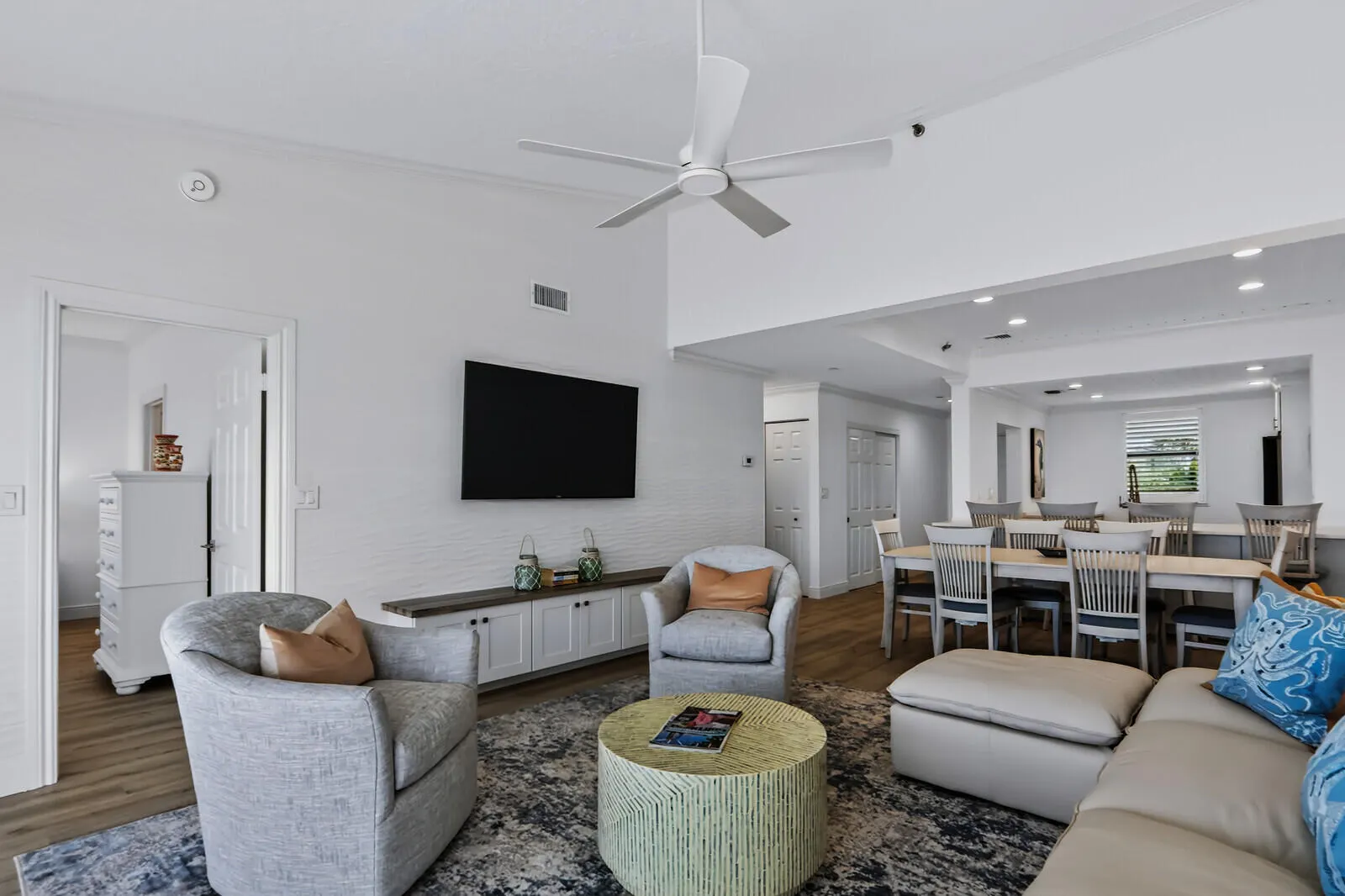 944 OAK HARBOUR Drive