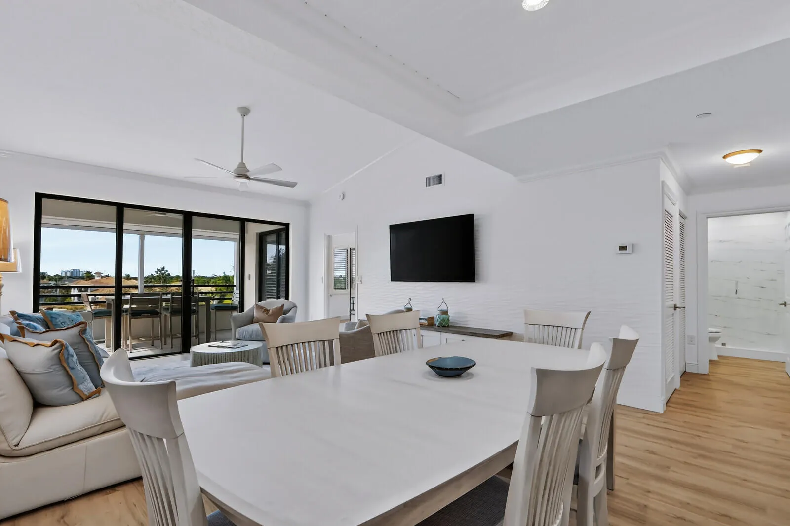 944 OAK HARBOUR Drive