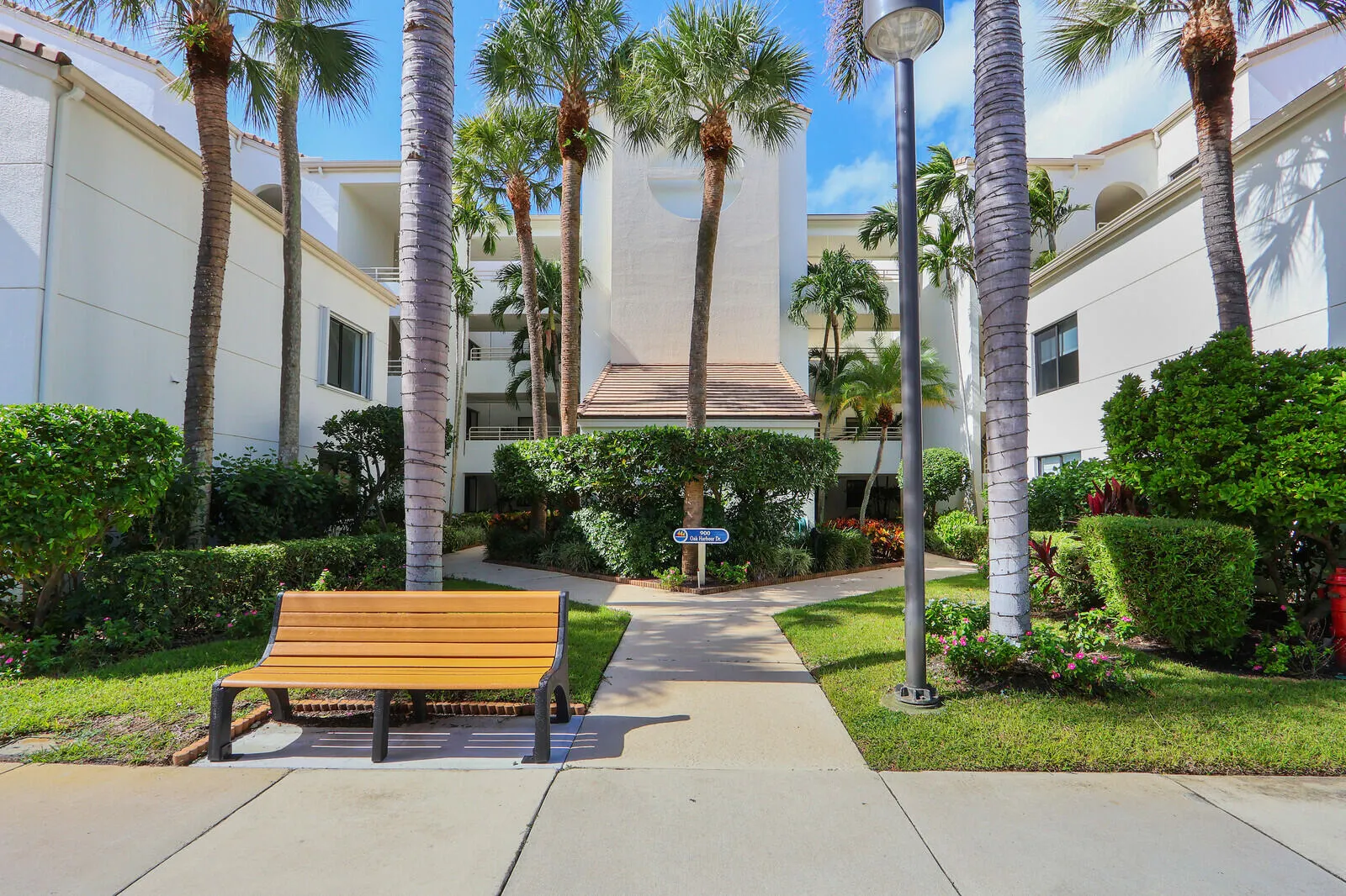 944 OAK HARBOUR Drive