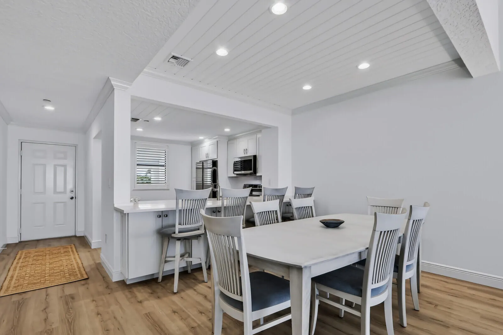 944 OAK HARBOUR Drive