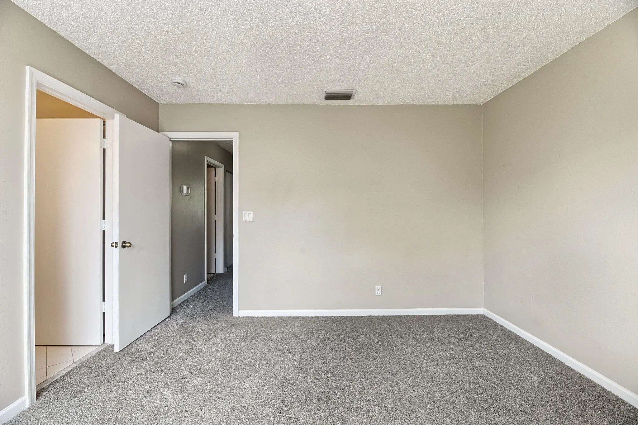 4728 SW 13TH Place