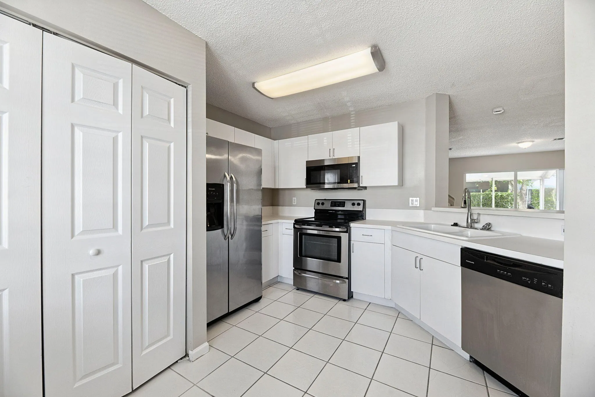 4728 SW 13TH Place