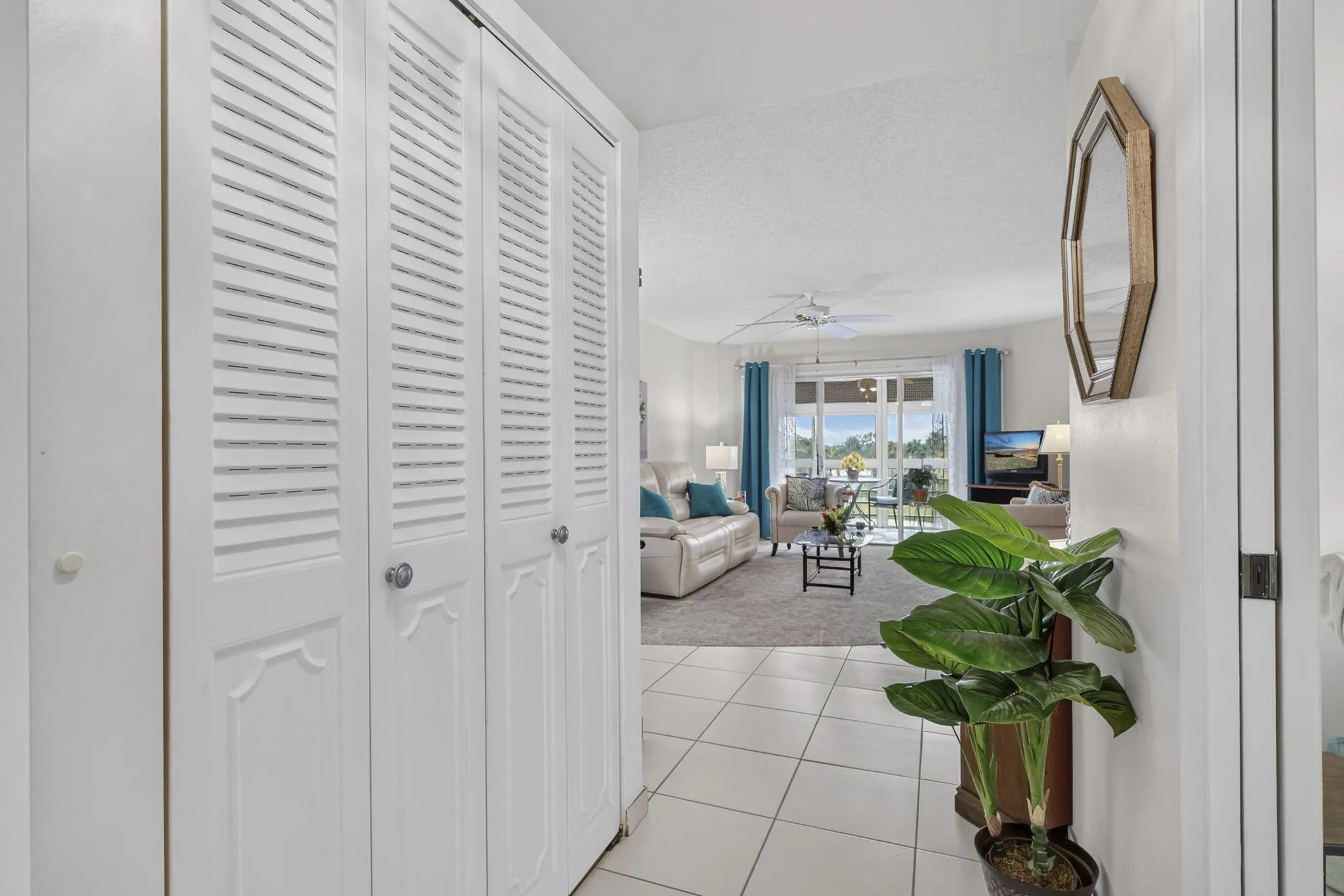 3959 Via Poinciana #506