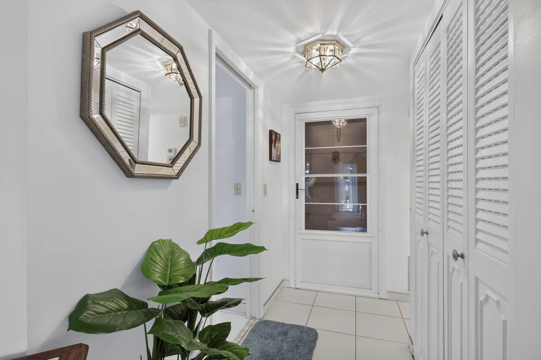 3959 Via Poinciana #506