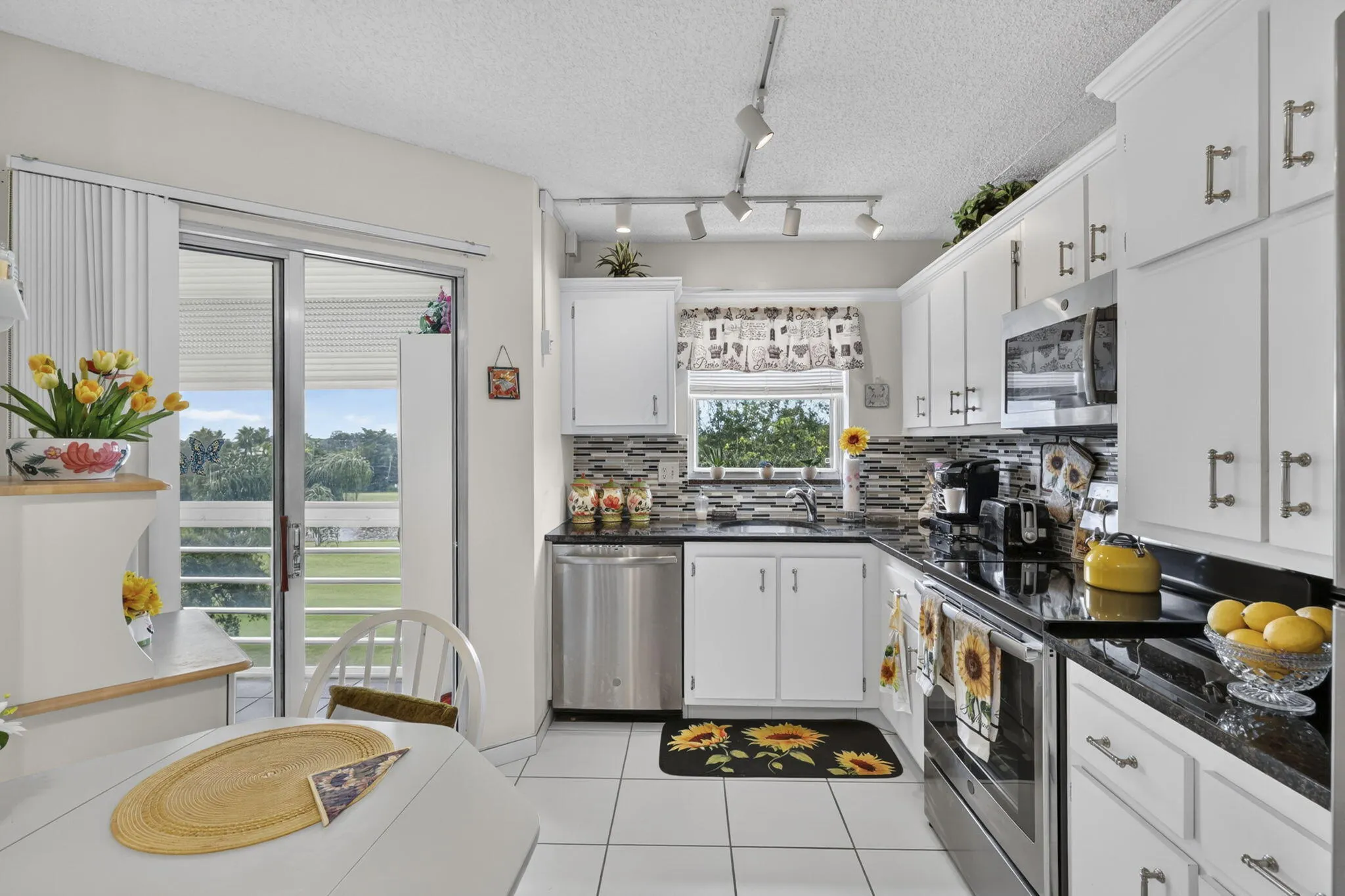 3959 Via Poinciana #506