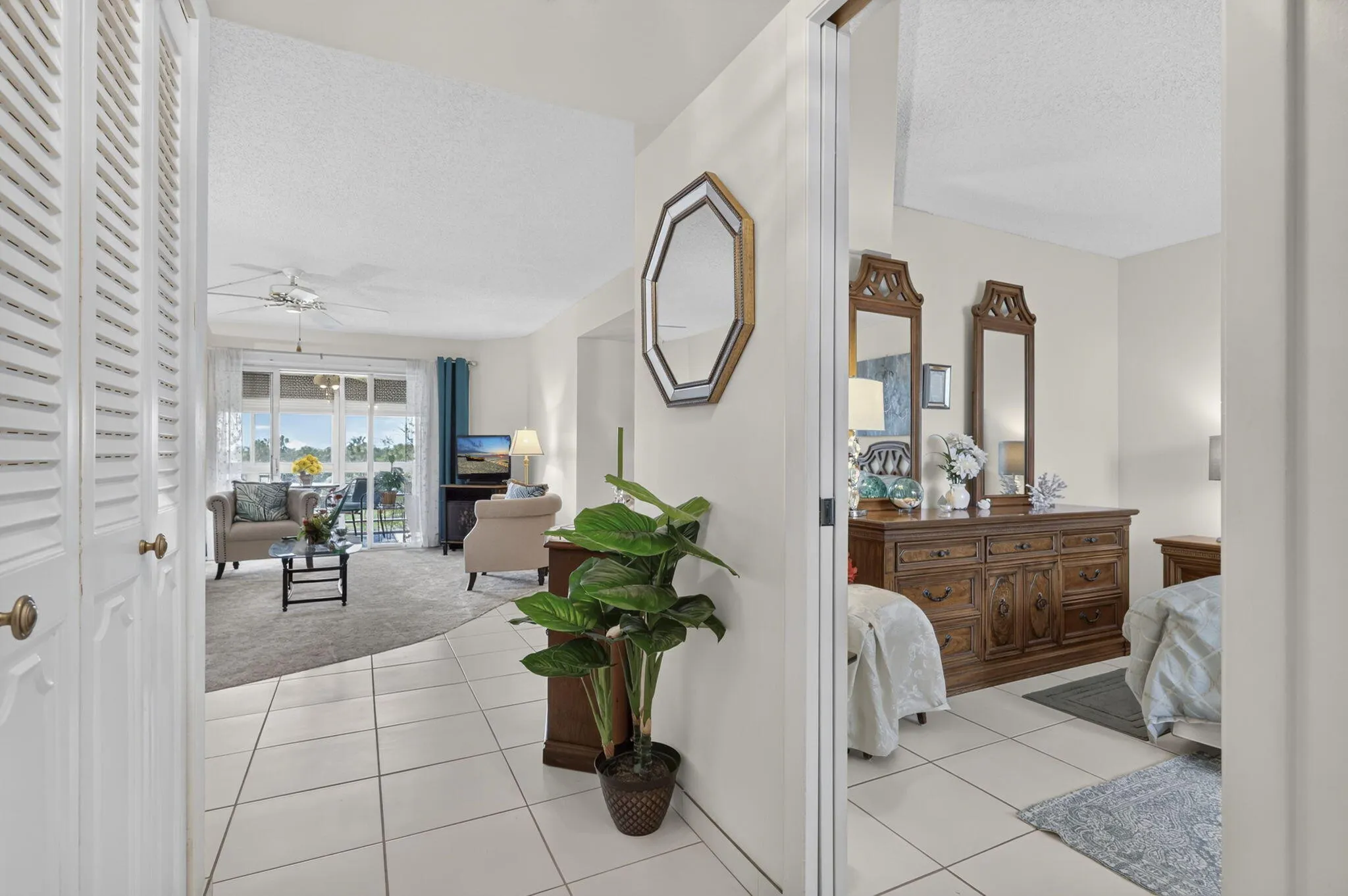 3959 Via Poinciana #506