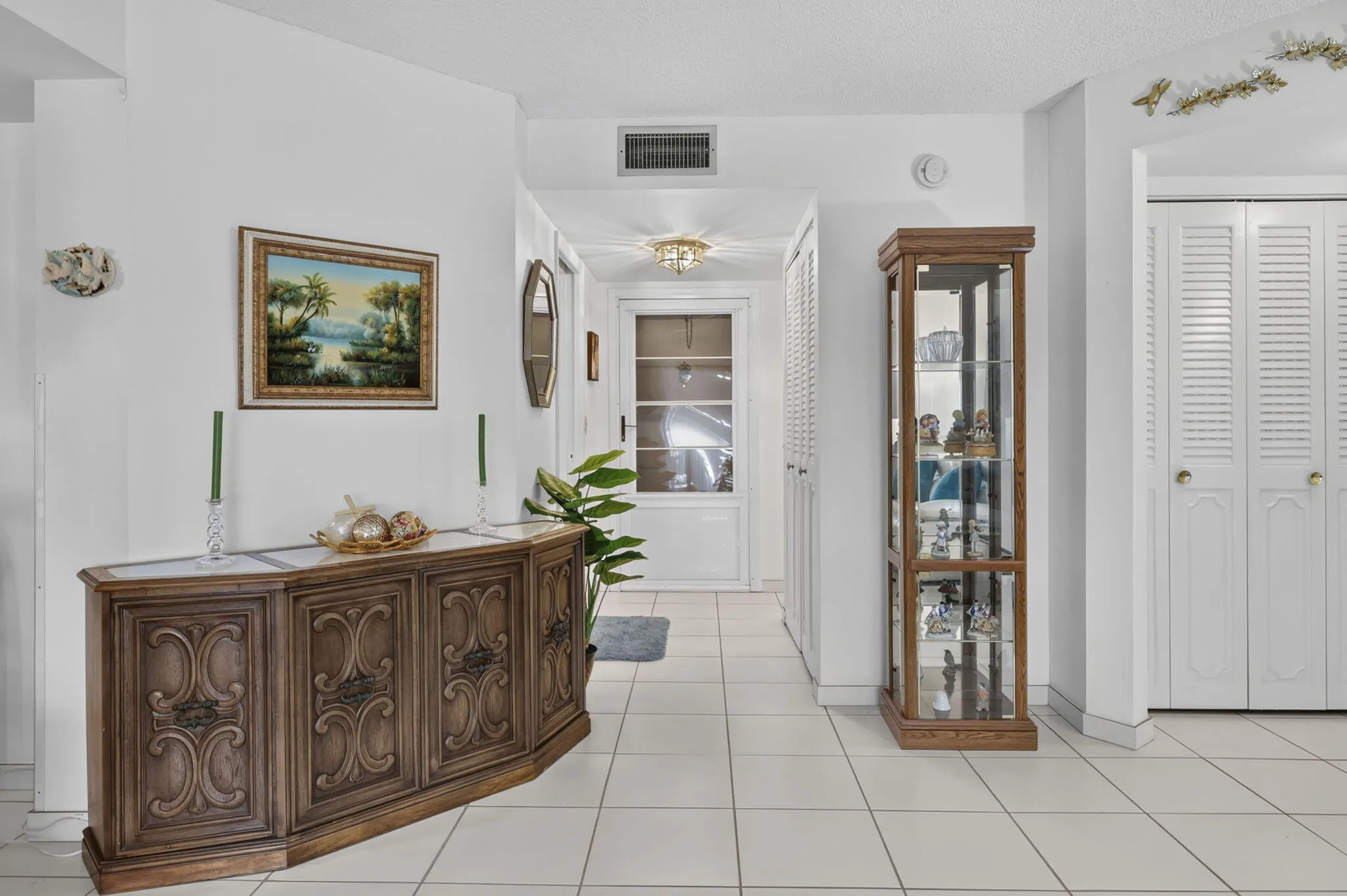 3959 Via Poinciana #506