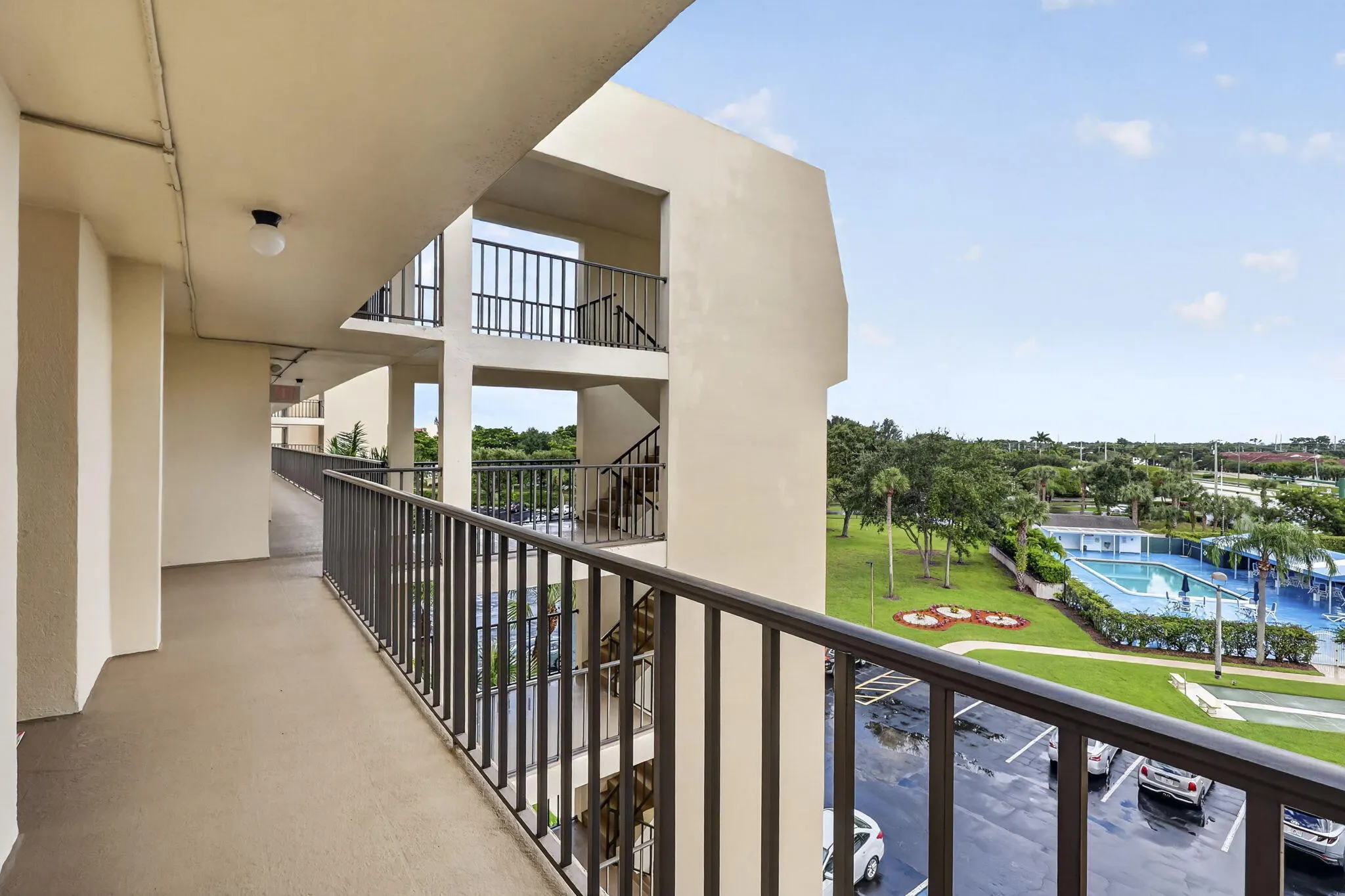 3959 Via Poinciana #506