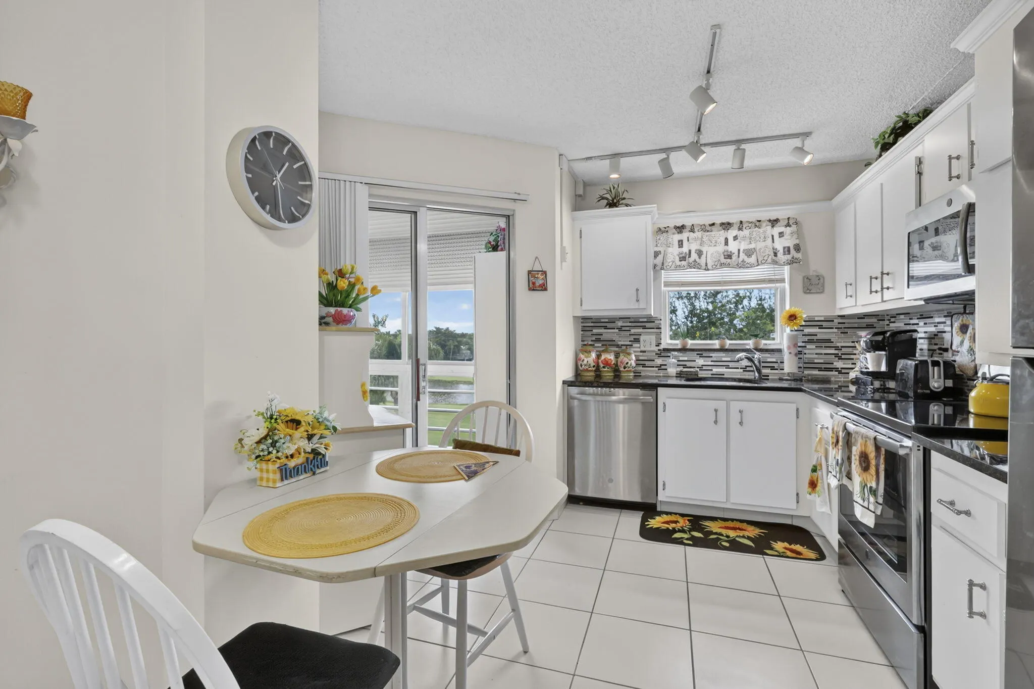 3959 Via Poinciana #506