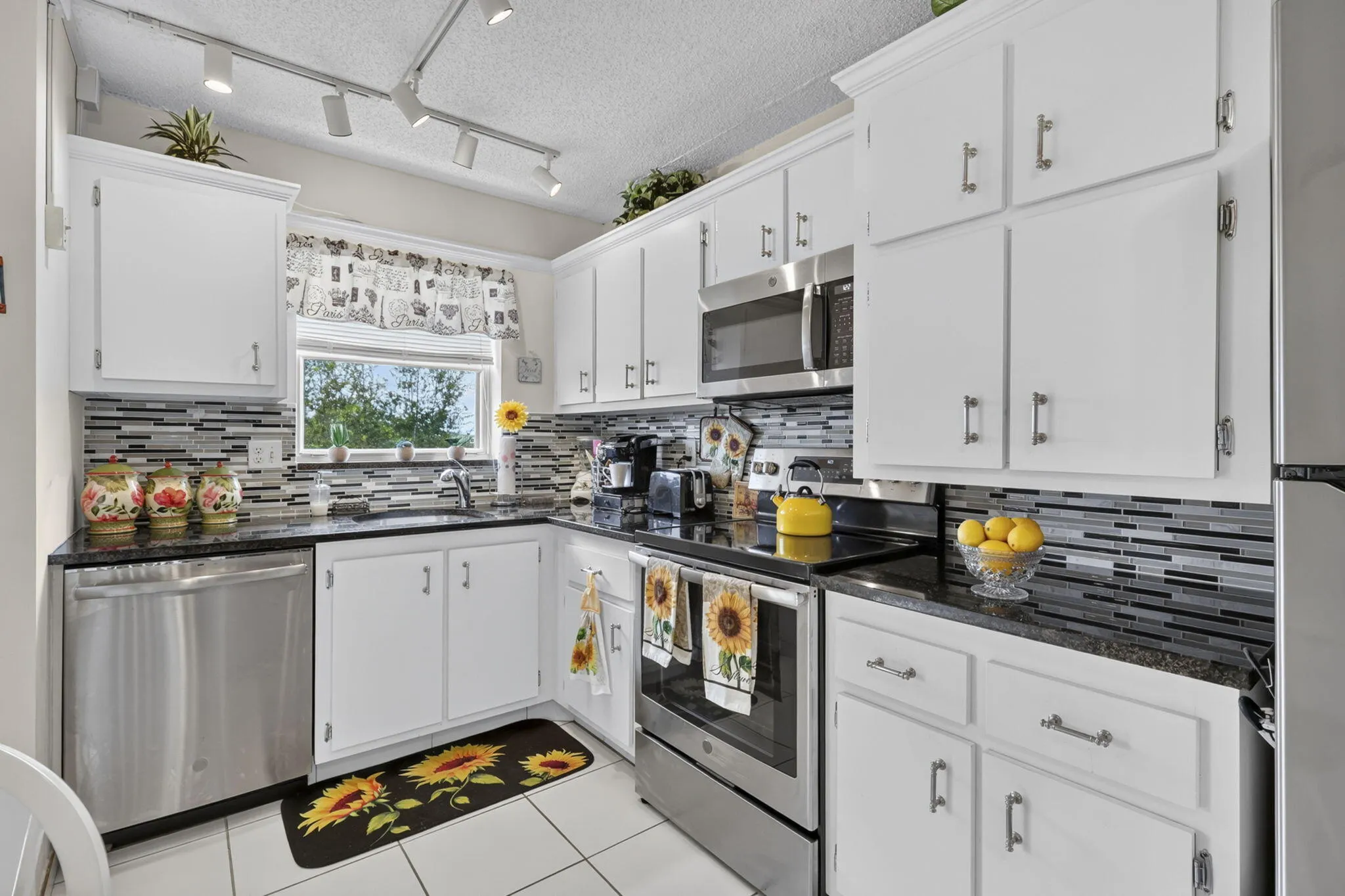 3959 Via Poinciana #506
