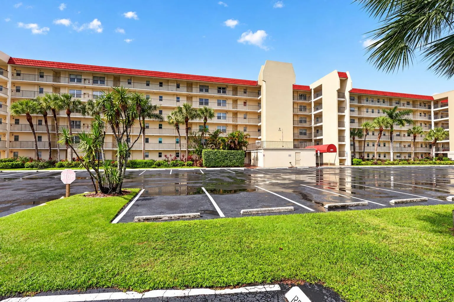3959 Via Poinciana #506