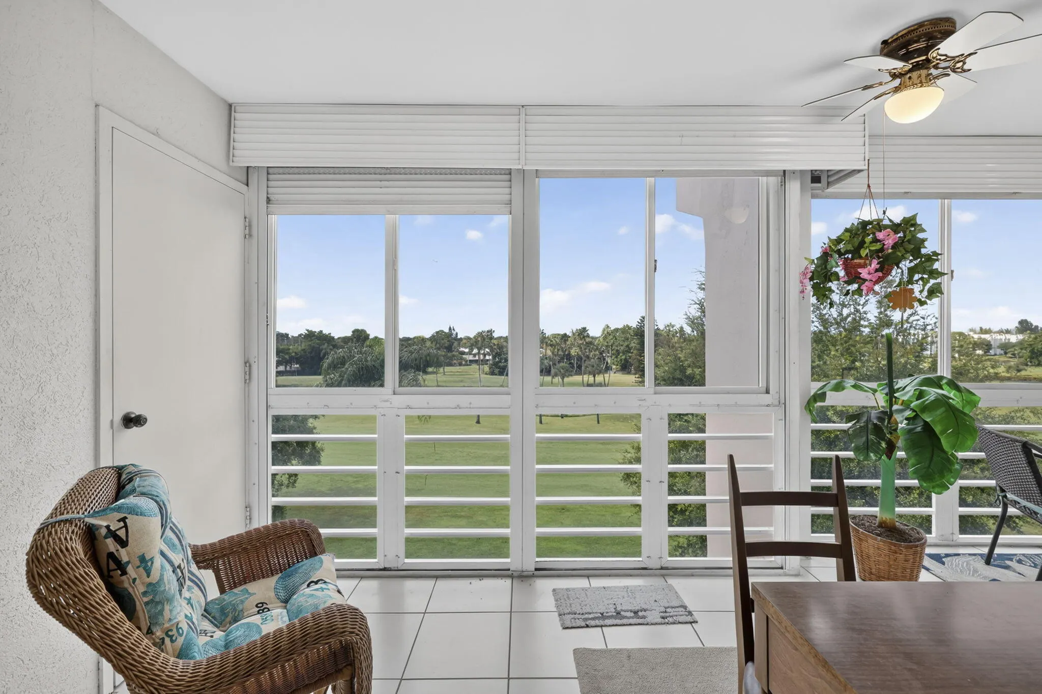 3959 Via Poinciana #506