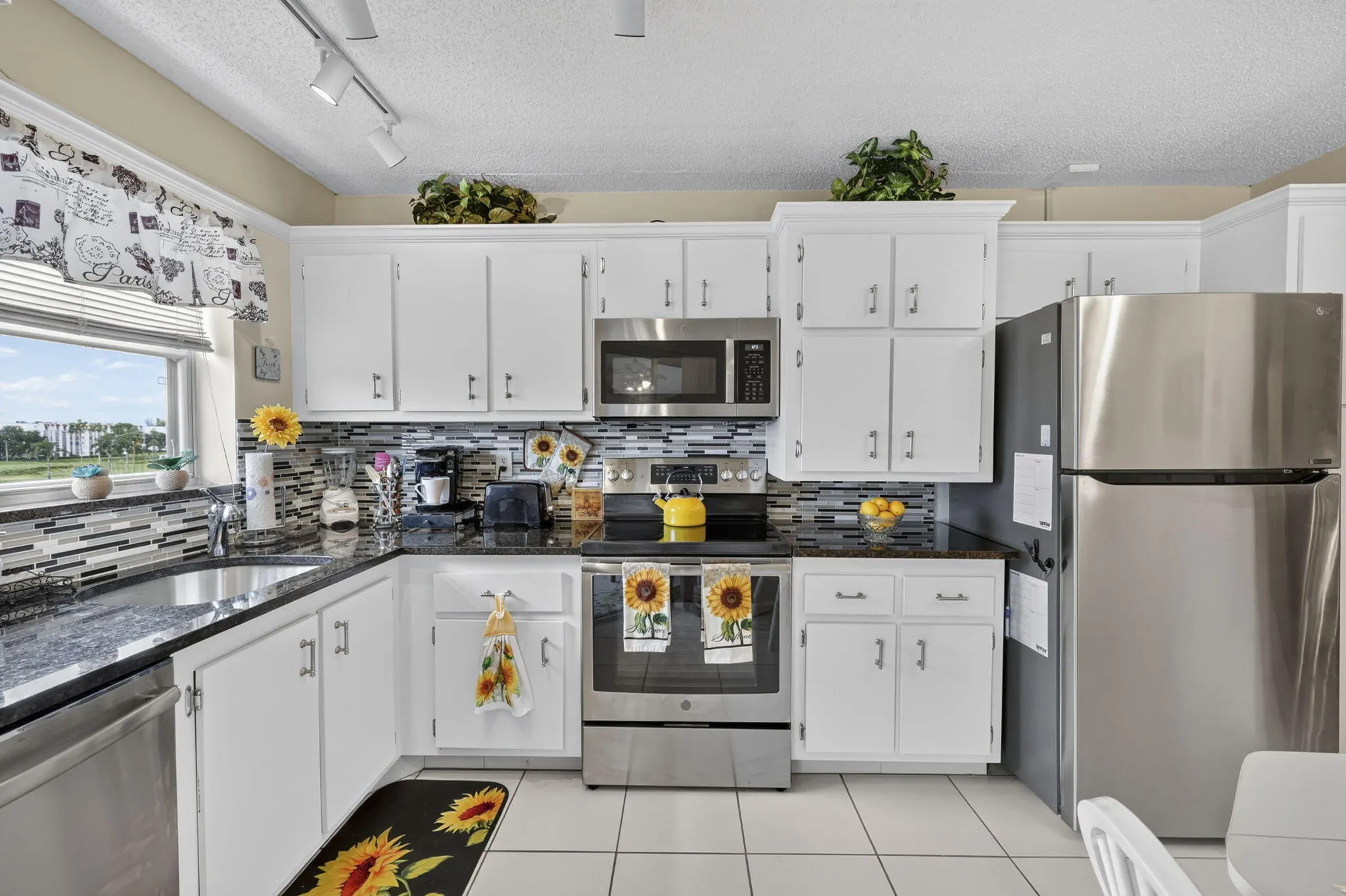 3959 Via Poinciana #506