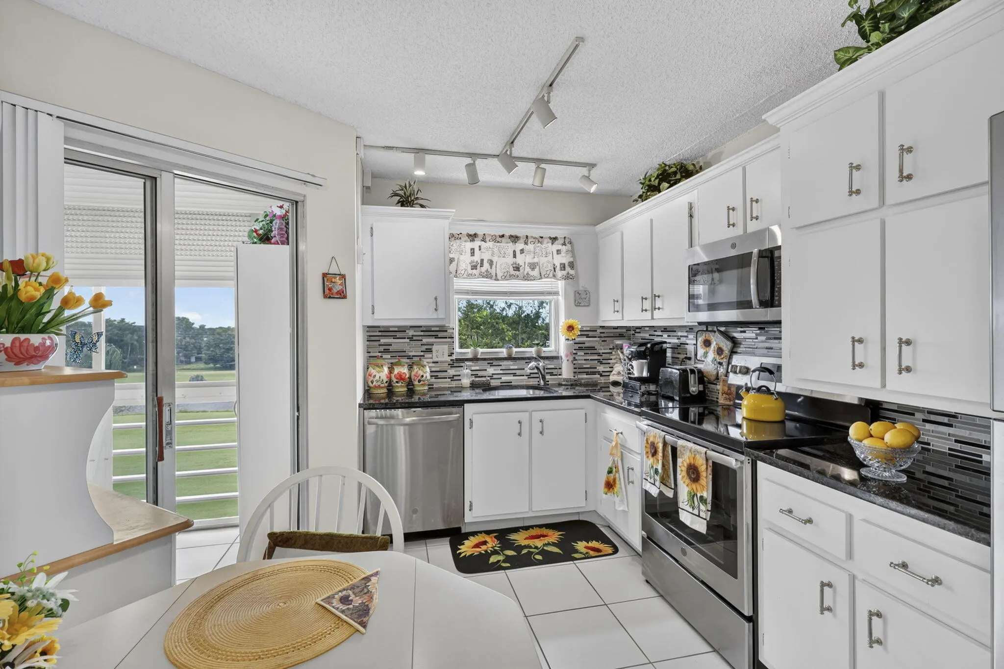 3959 Via Poinciana #506