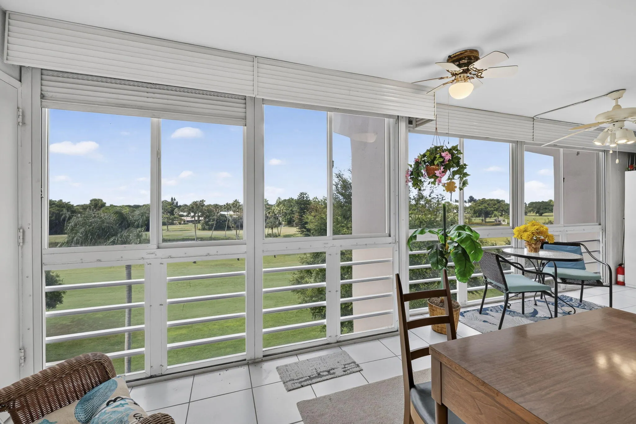 3959 Via Poinciana #506