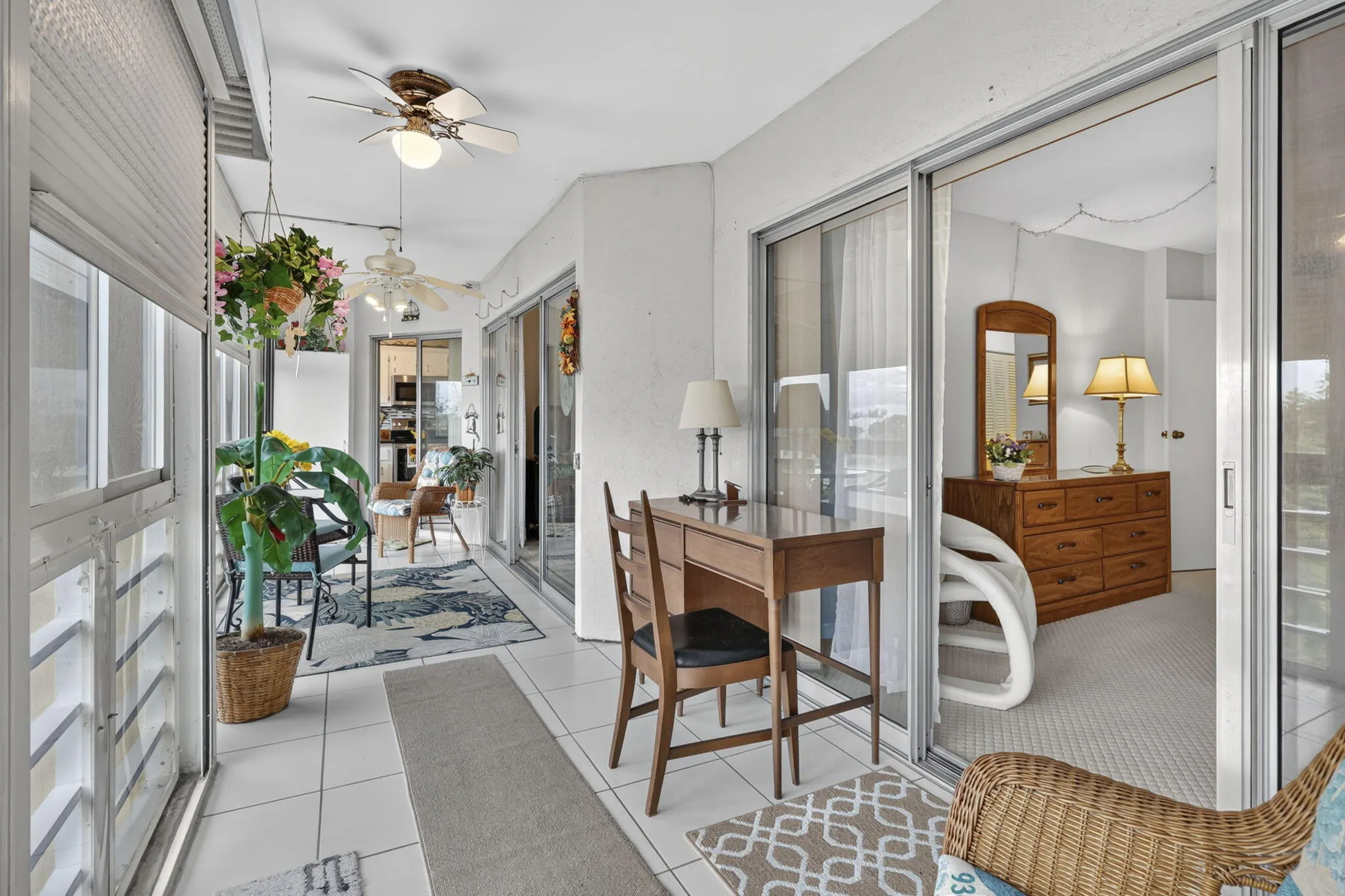 3959 Via Poinciana #506