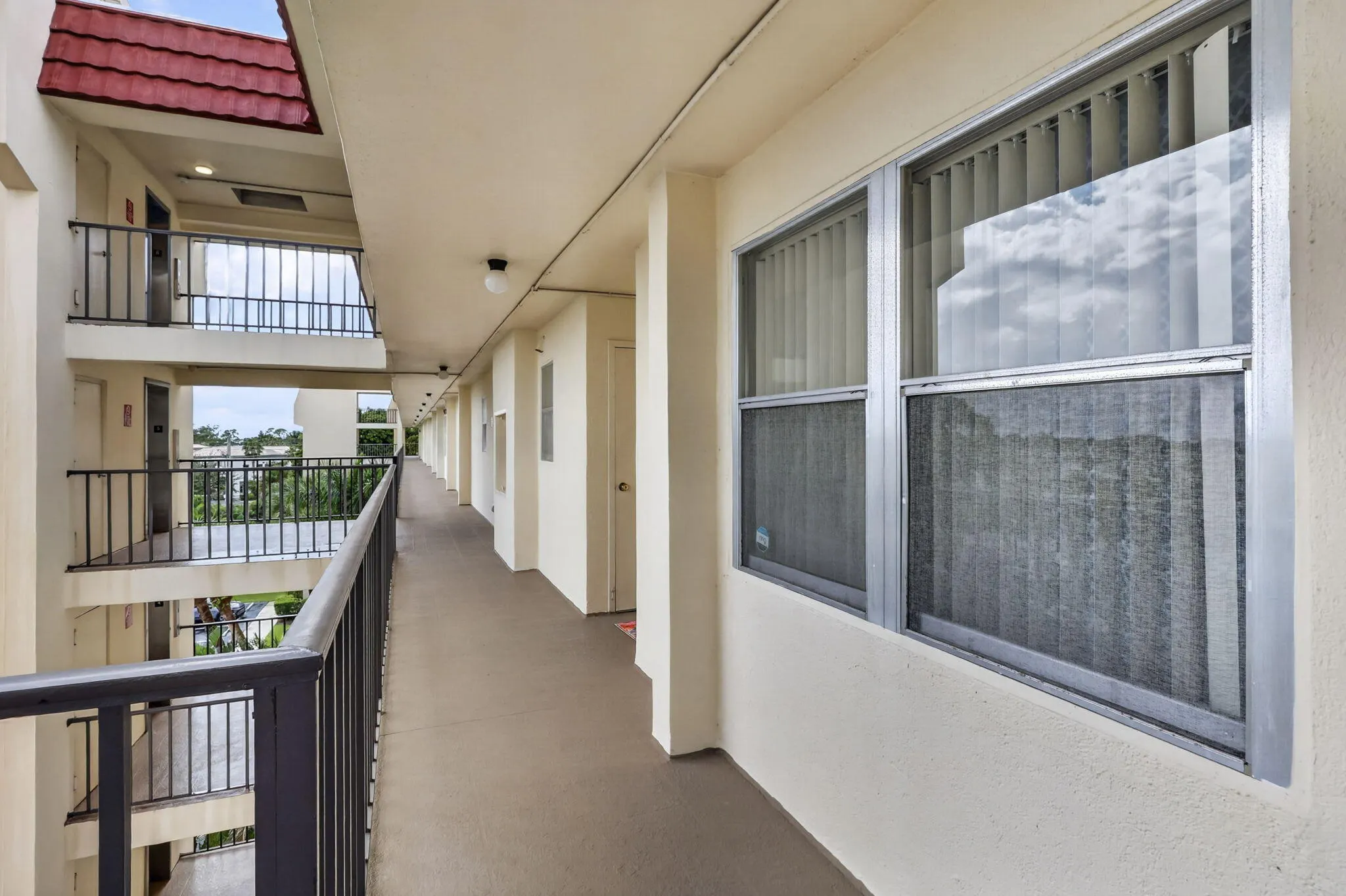 3959 Via Poinciana #506