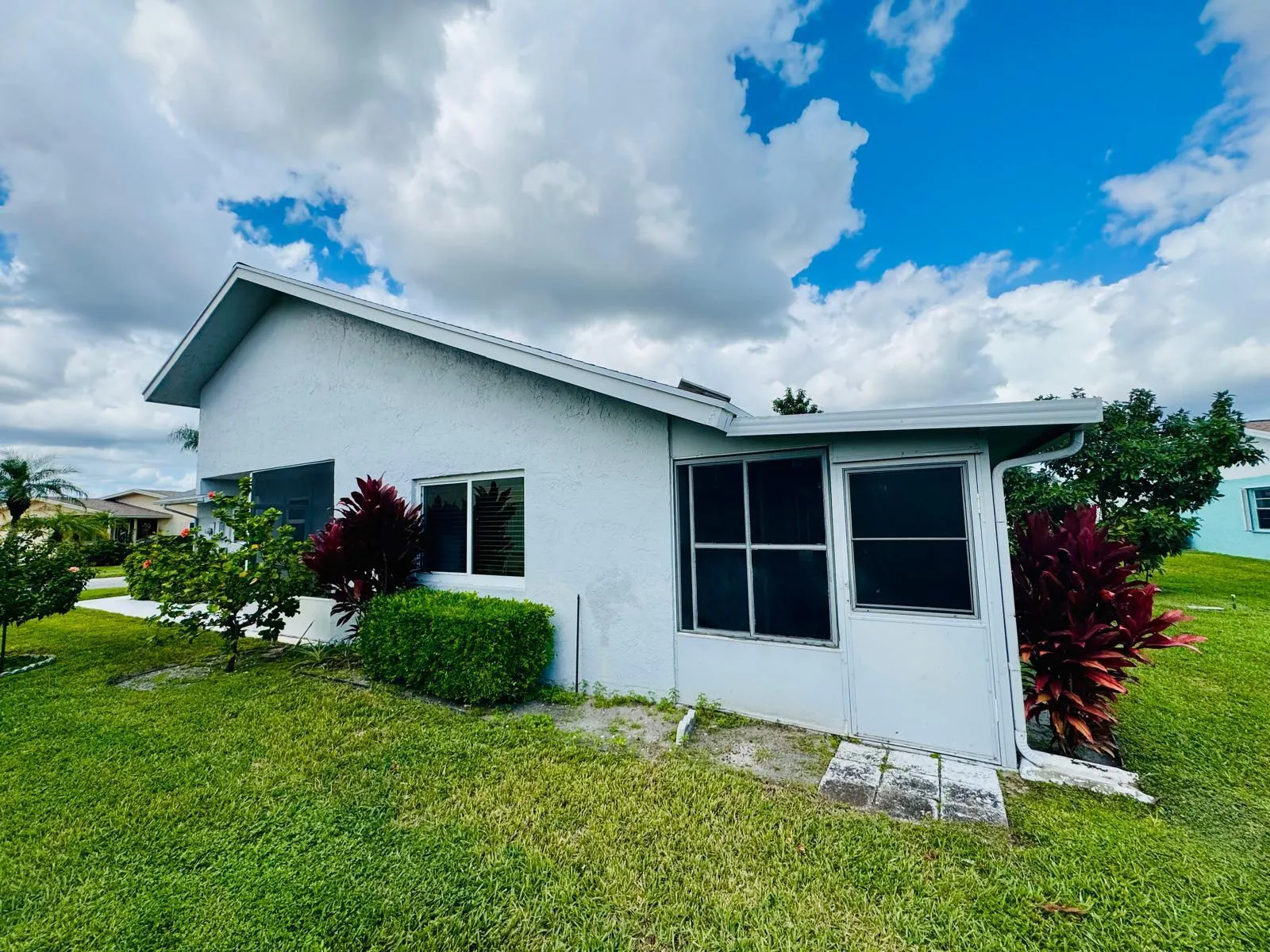 3830 ROWENA Circle