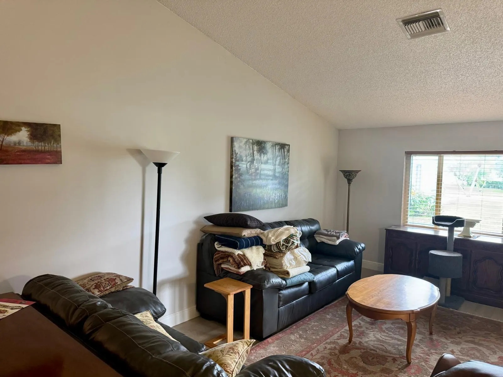3830 ROWENA Circle