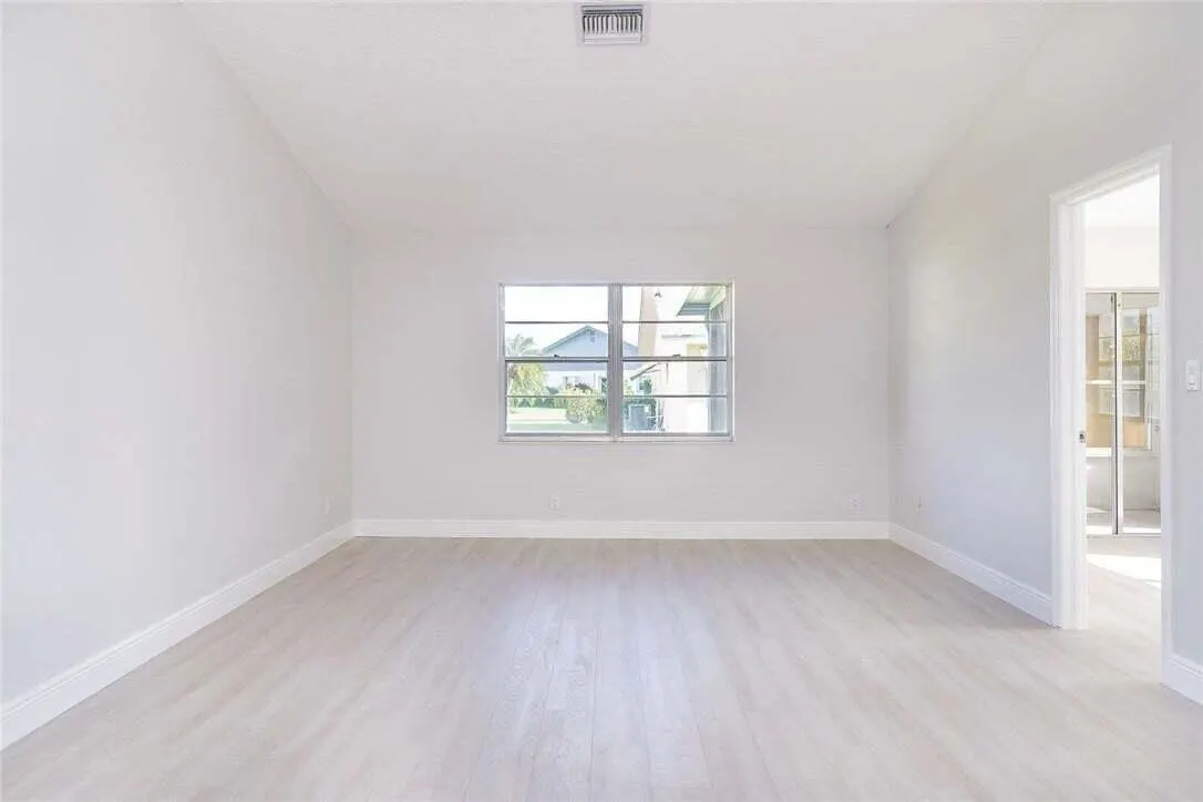 3830 ROWENA Circle