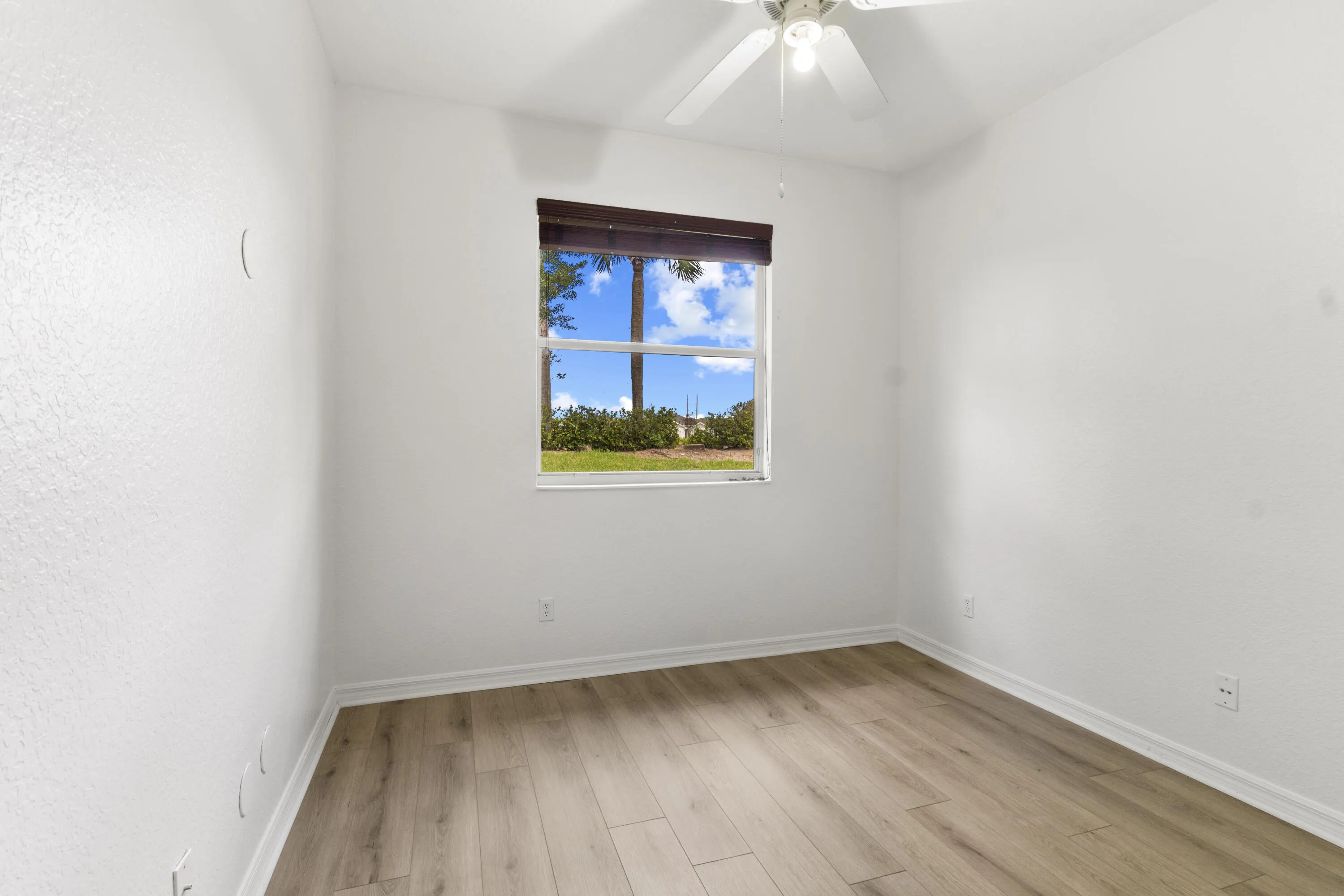 9907 E VERONA Circle