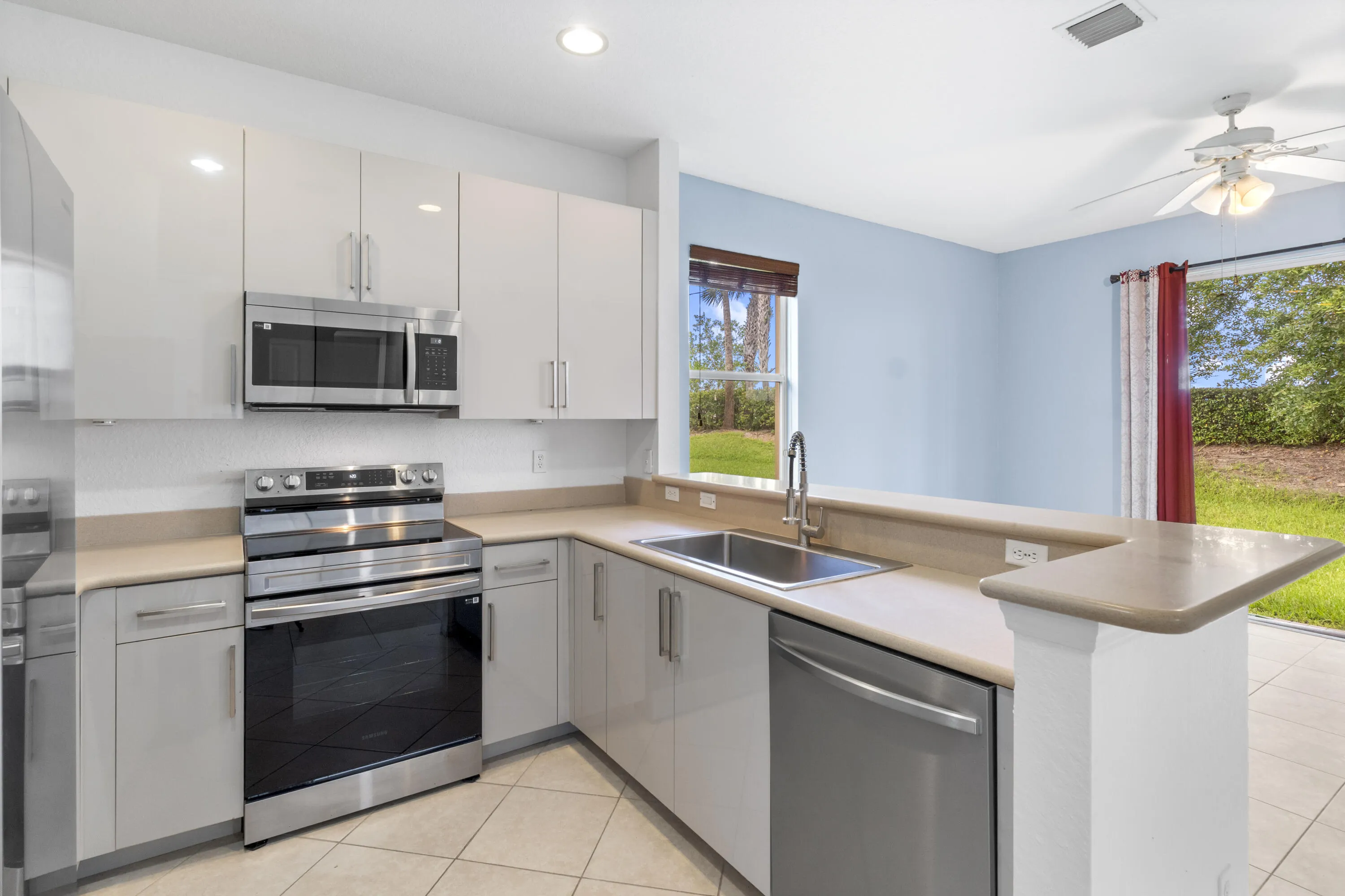 9907 E VERONA Circle