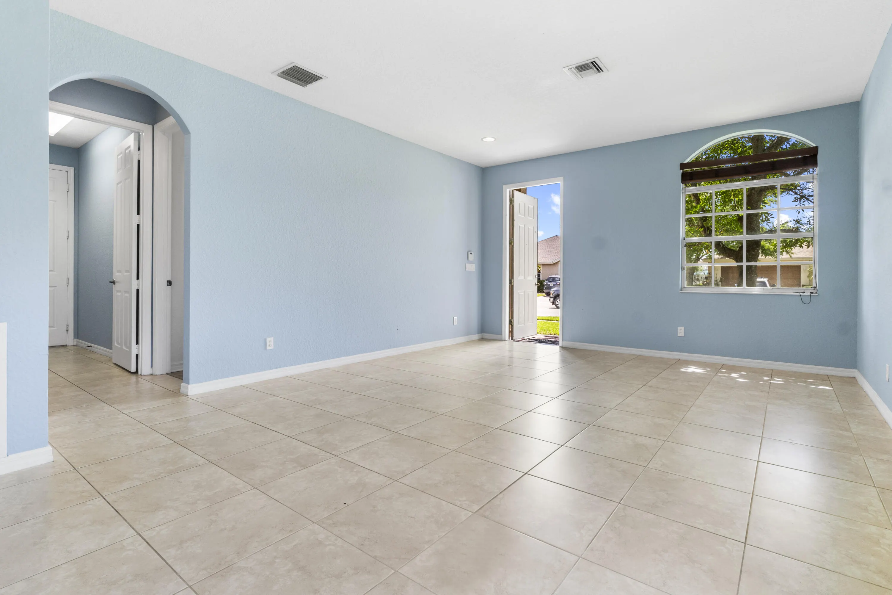 9907 E VERONA Circle