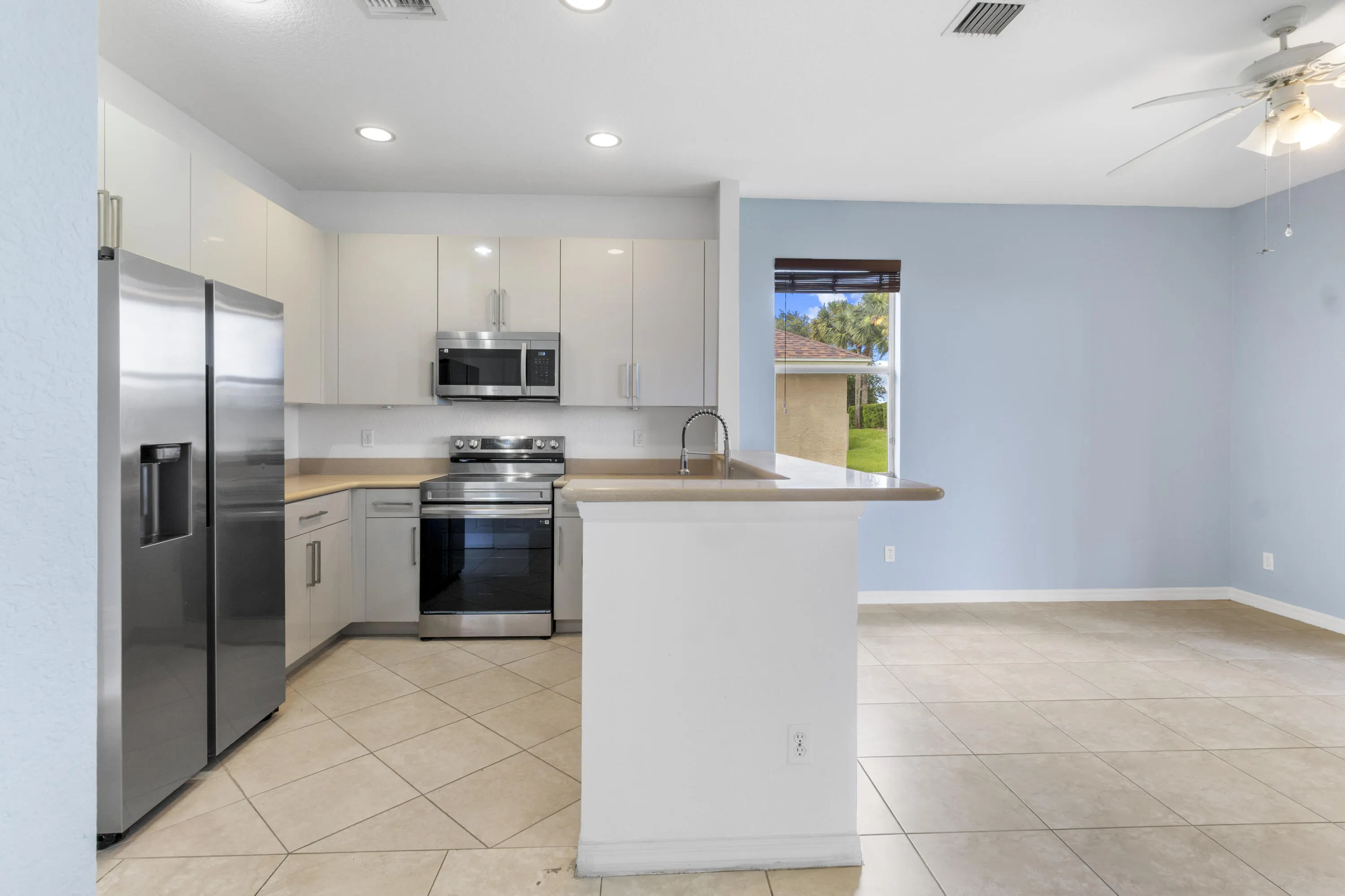 9907 E VERONA Circle