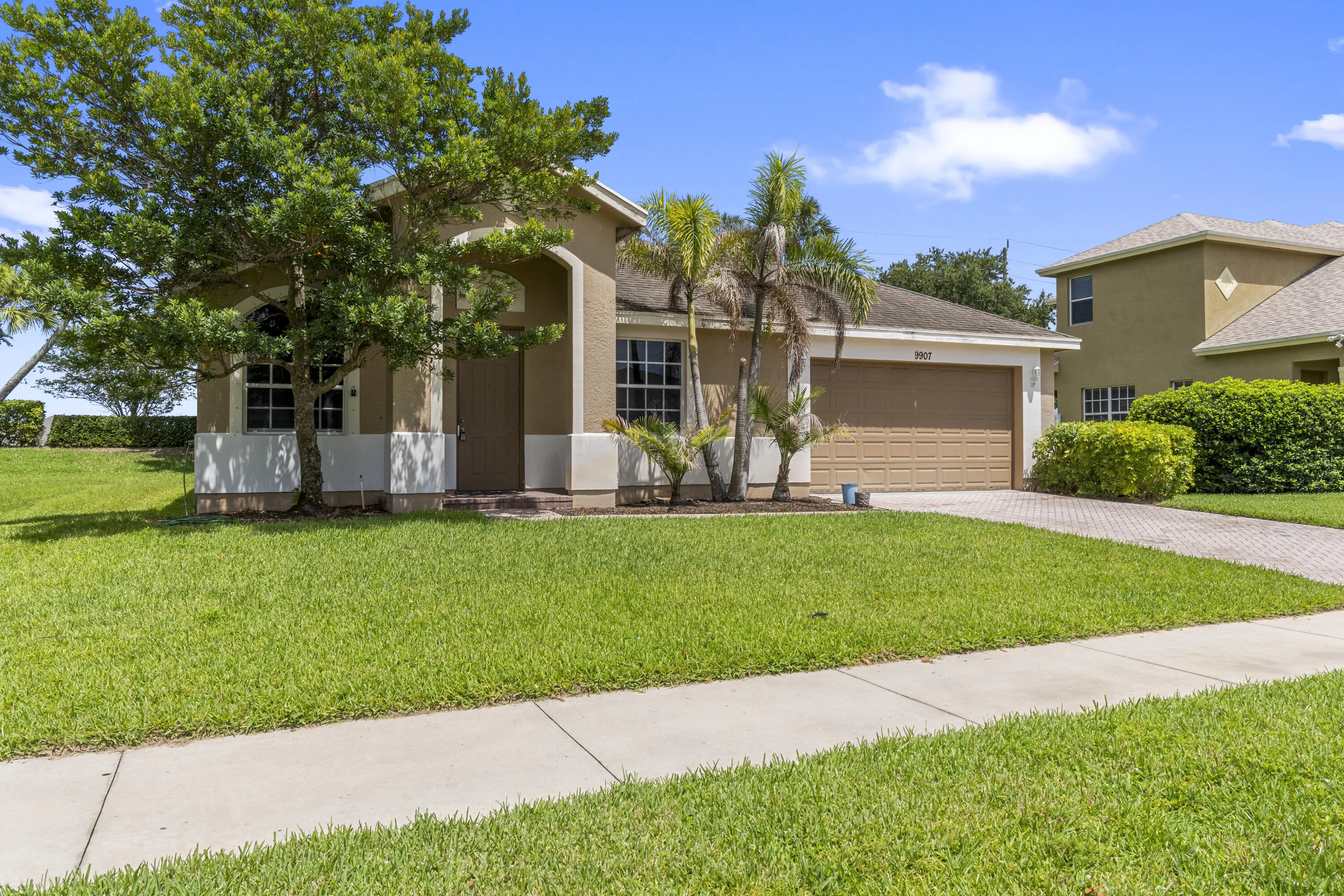 9907 E VERONA Circle