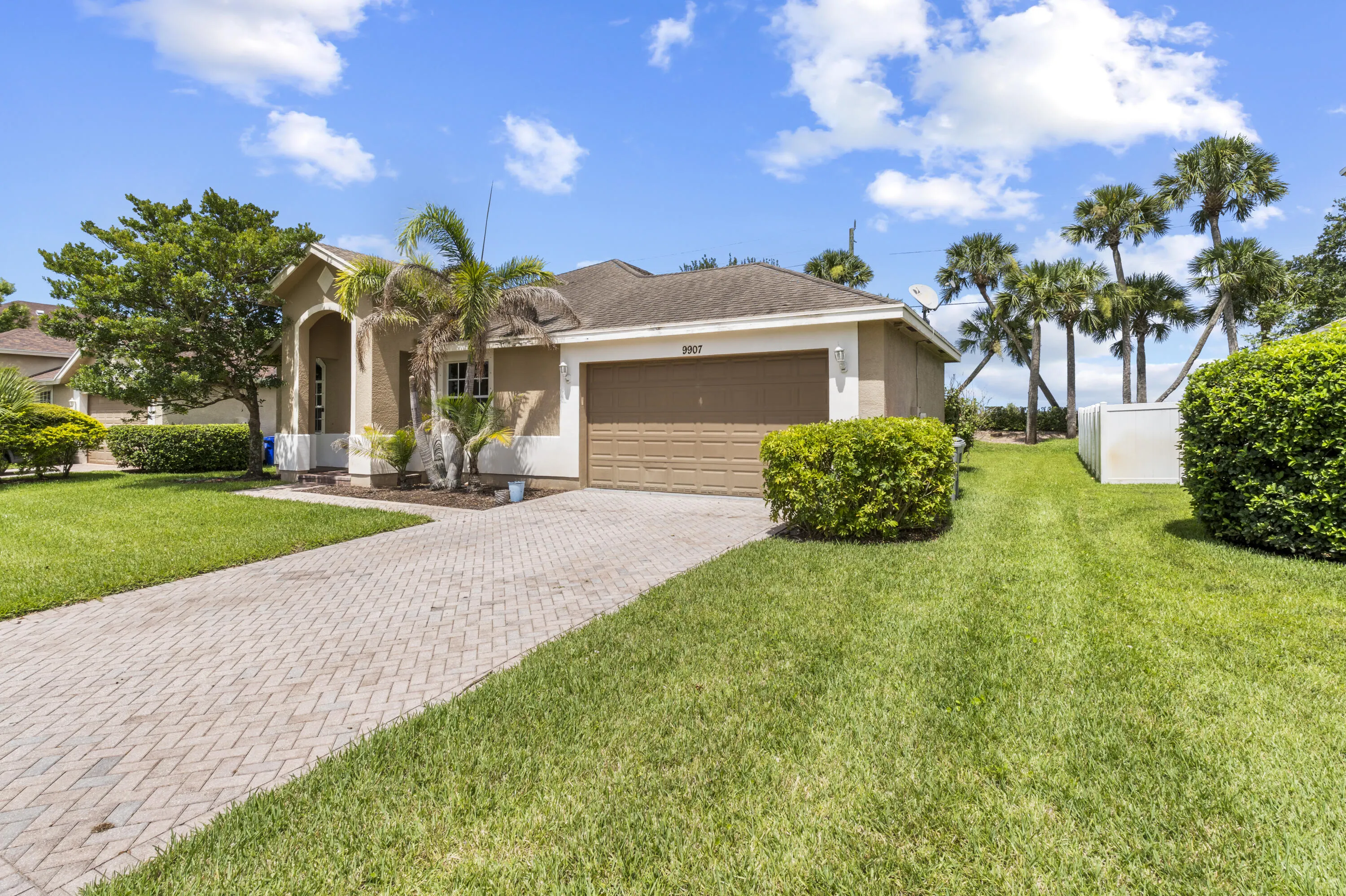 9907 E VERONA Circle