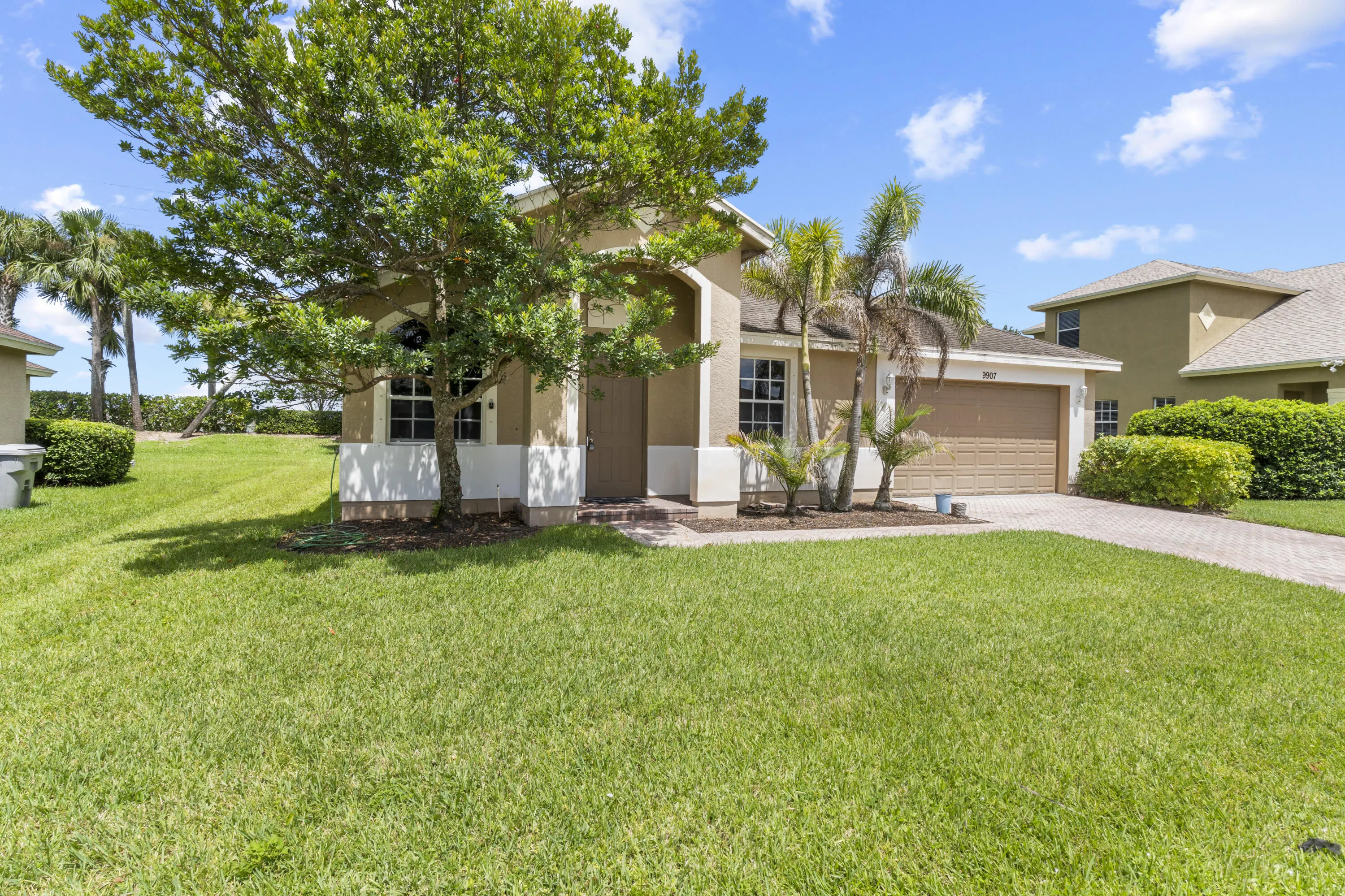 9907 E VERONA Circle