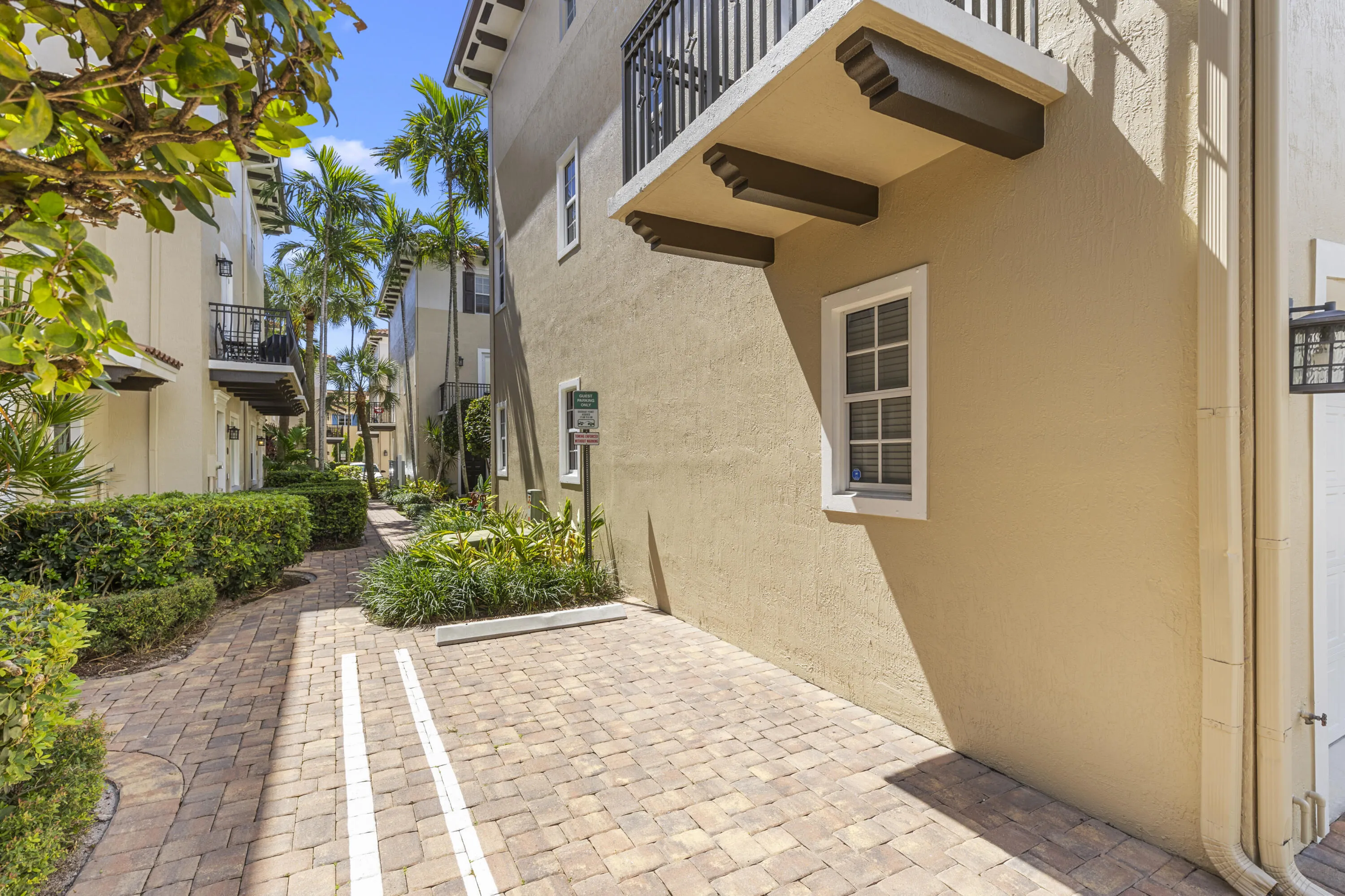 65 SE 5th Avenue