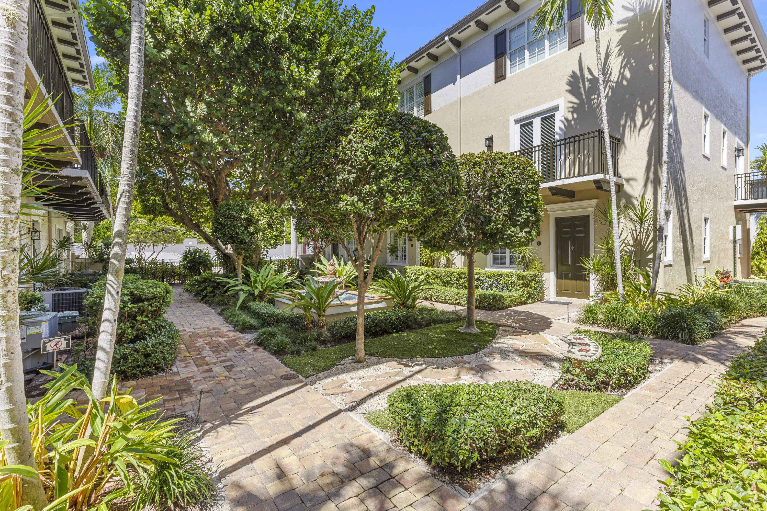 65 SE 5th Avenue