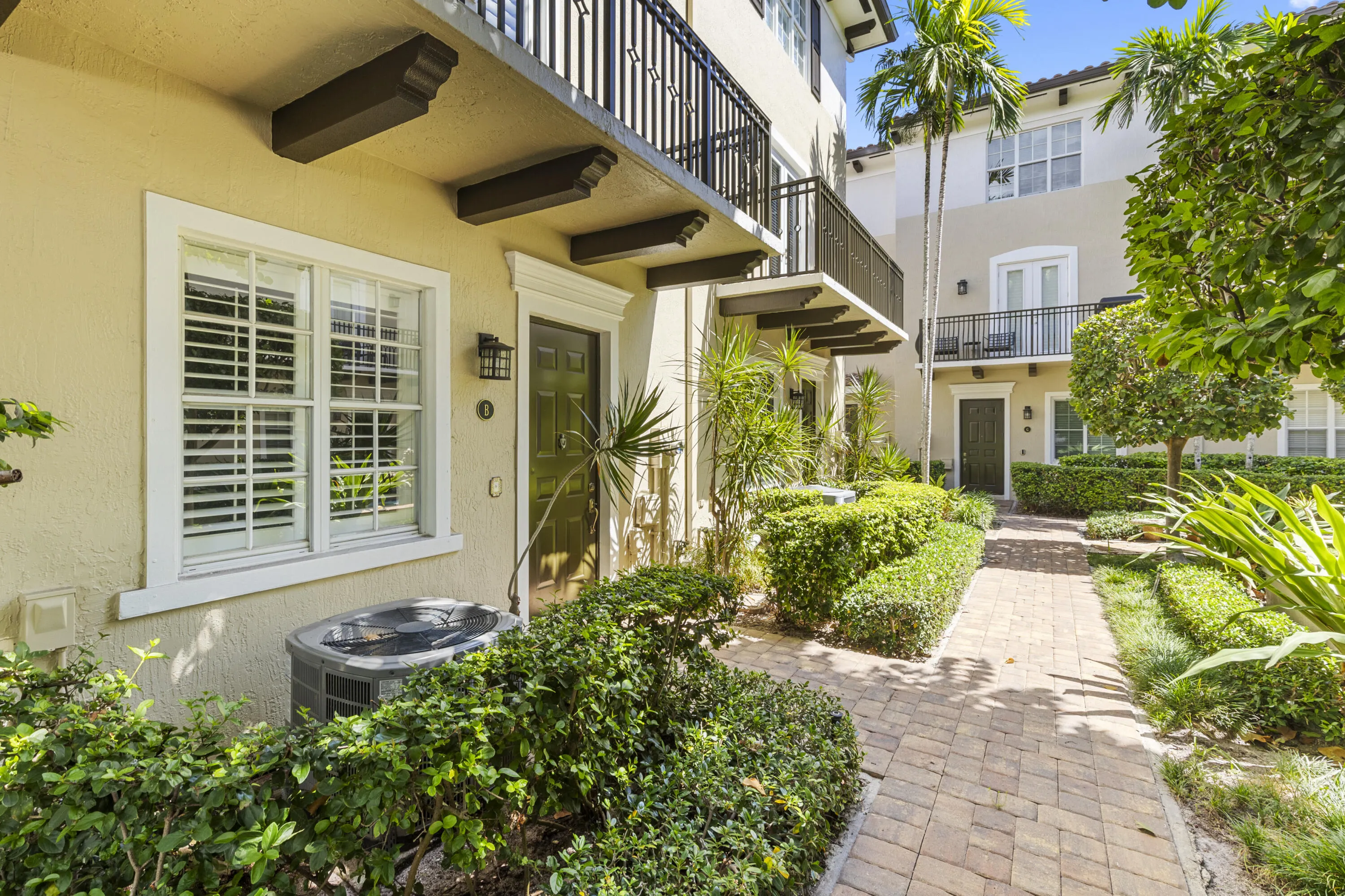 65 SE 5th Avenue