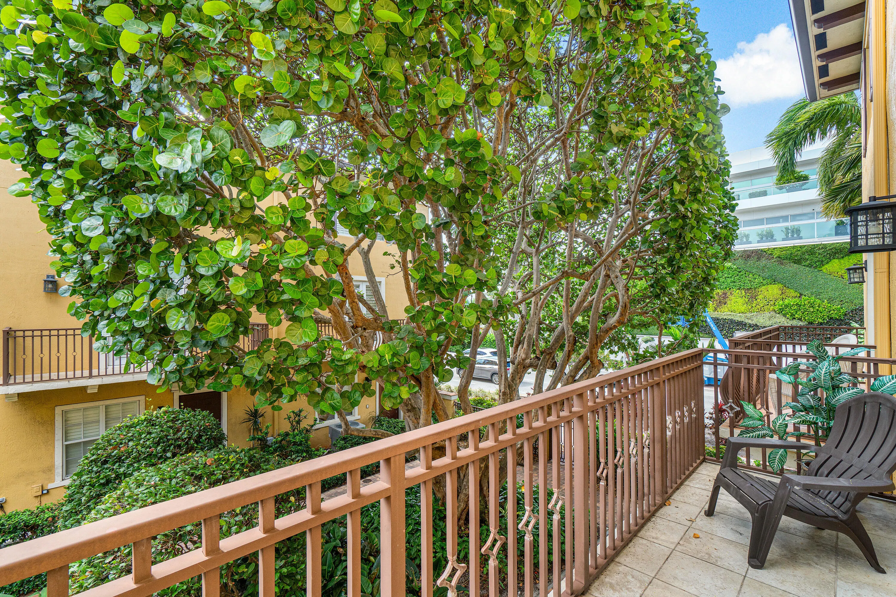 65 SE 5th Avenue