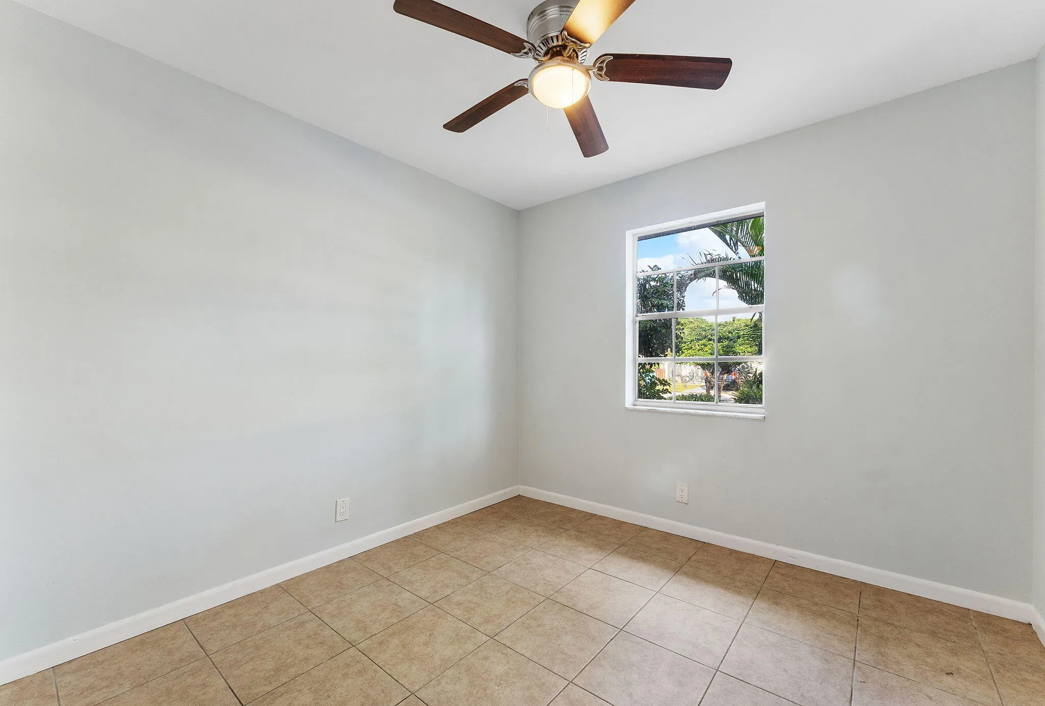 415 NW 7TH Court
