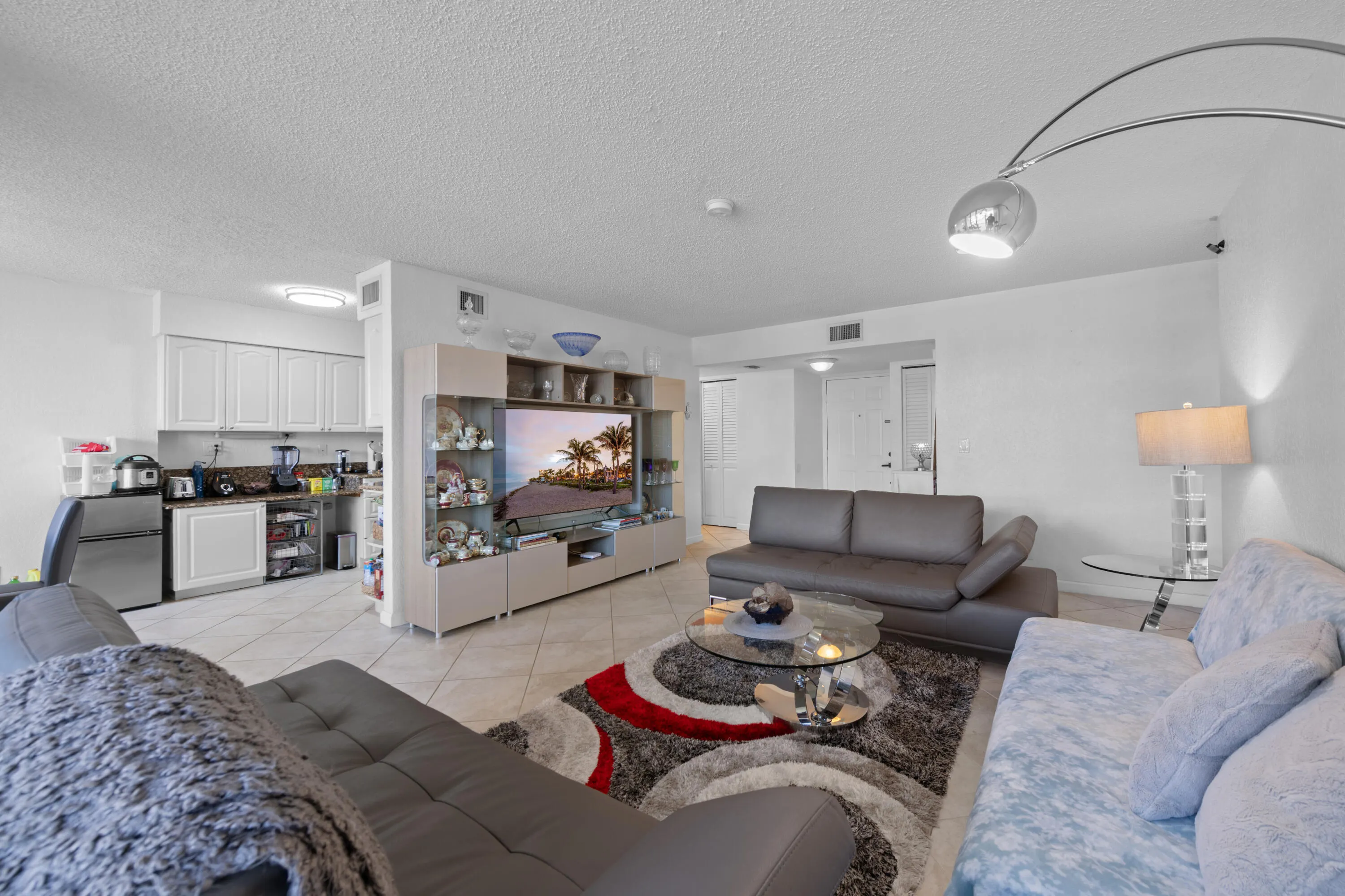 800 Jeffery Street #205