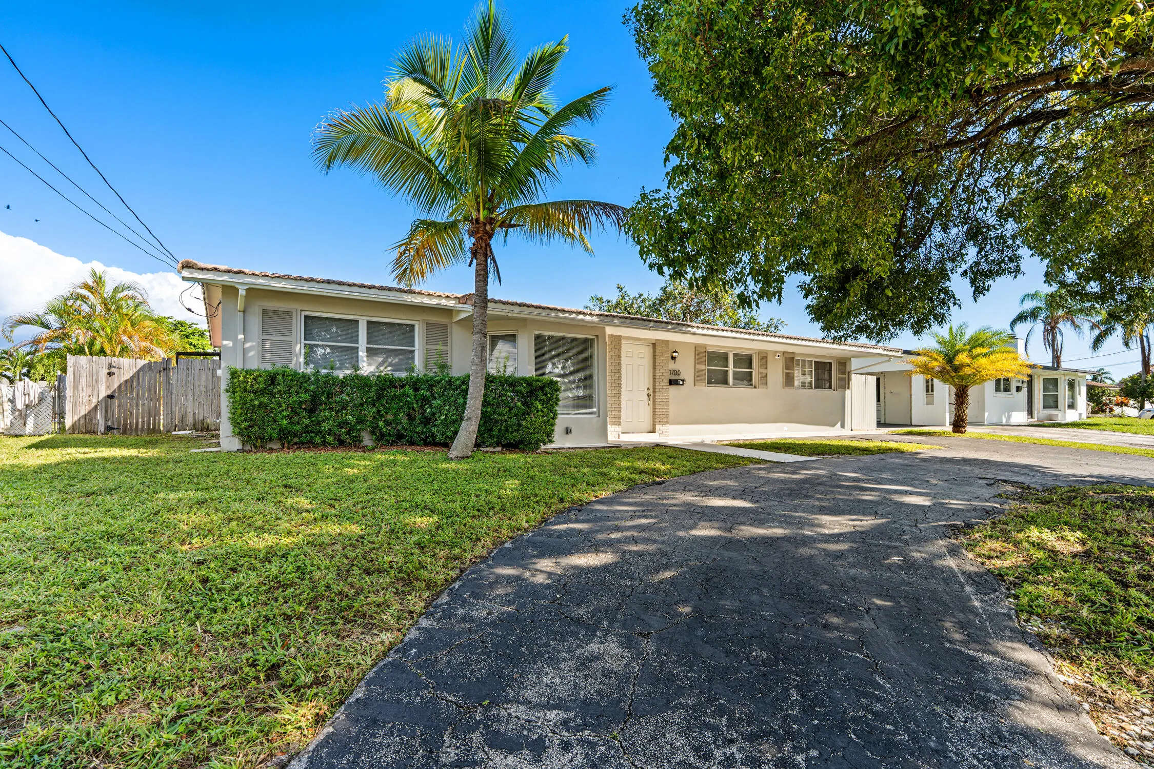 1700 SW 5TH Avenue