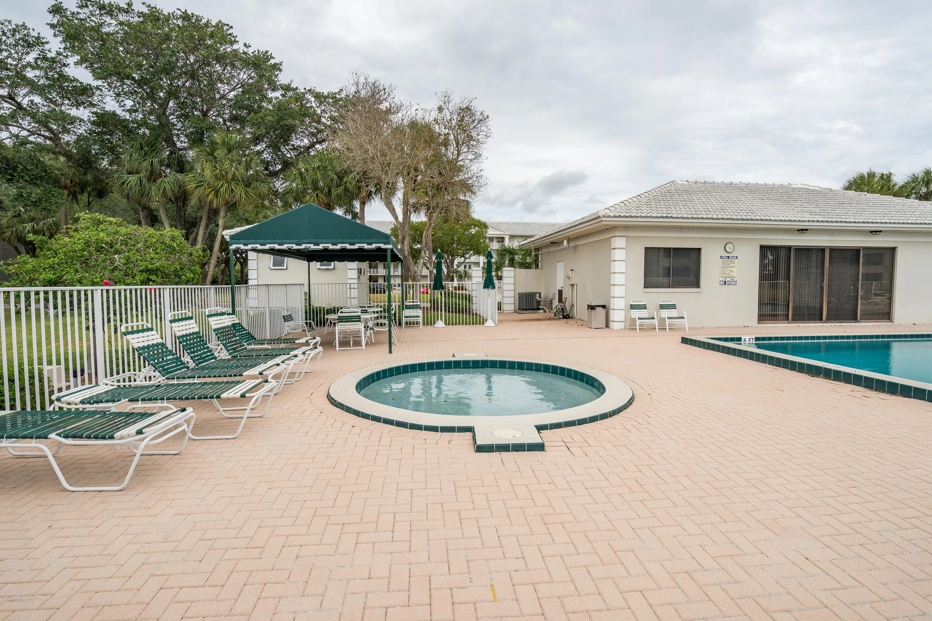 6037 BALBOA Circle #403