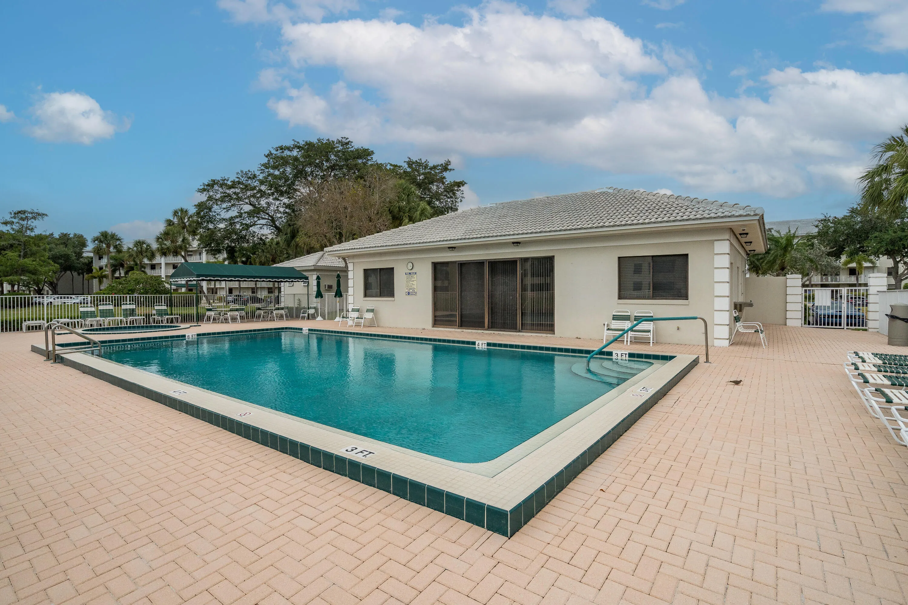 6037 BALBOA Circle #403