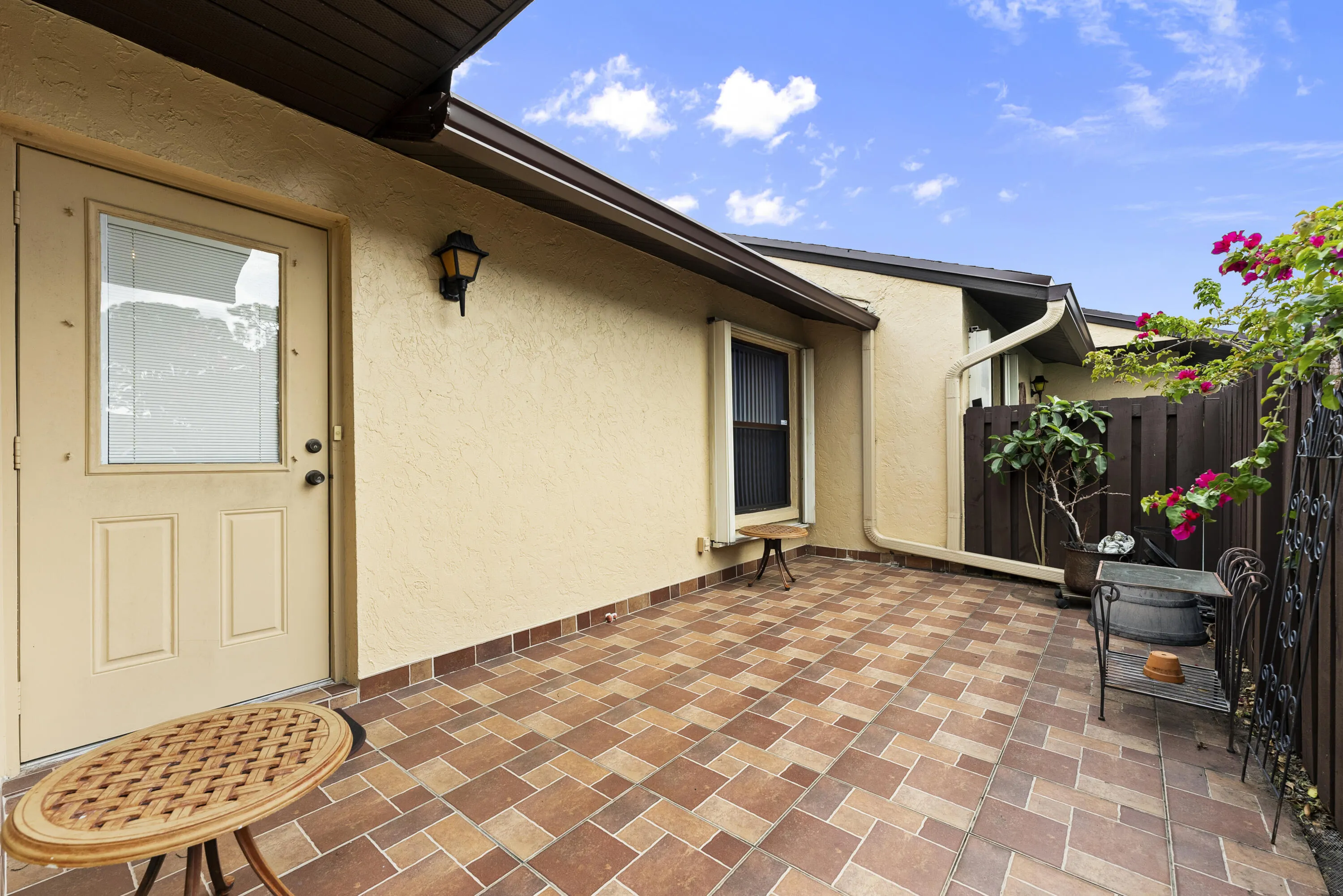 823 SKY PINE Way #D