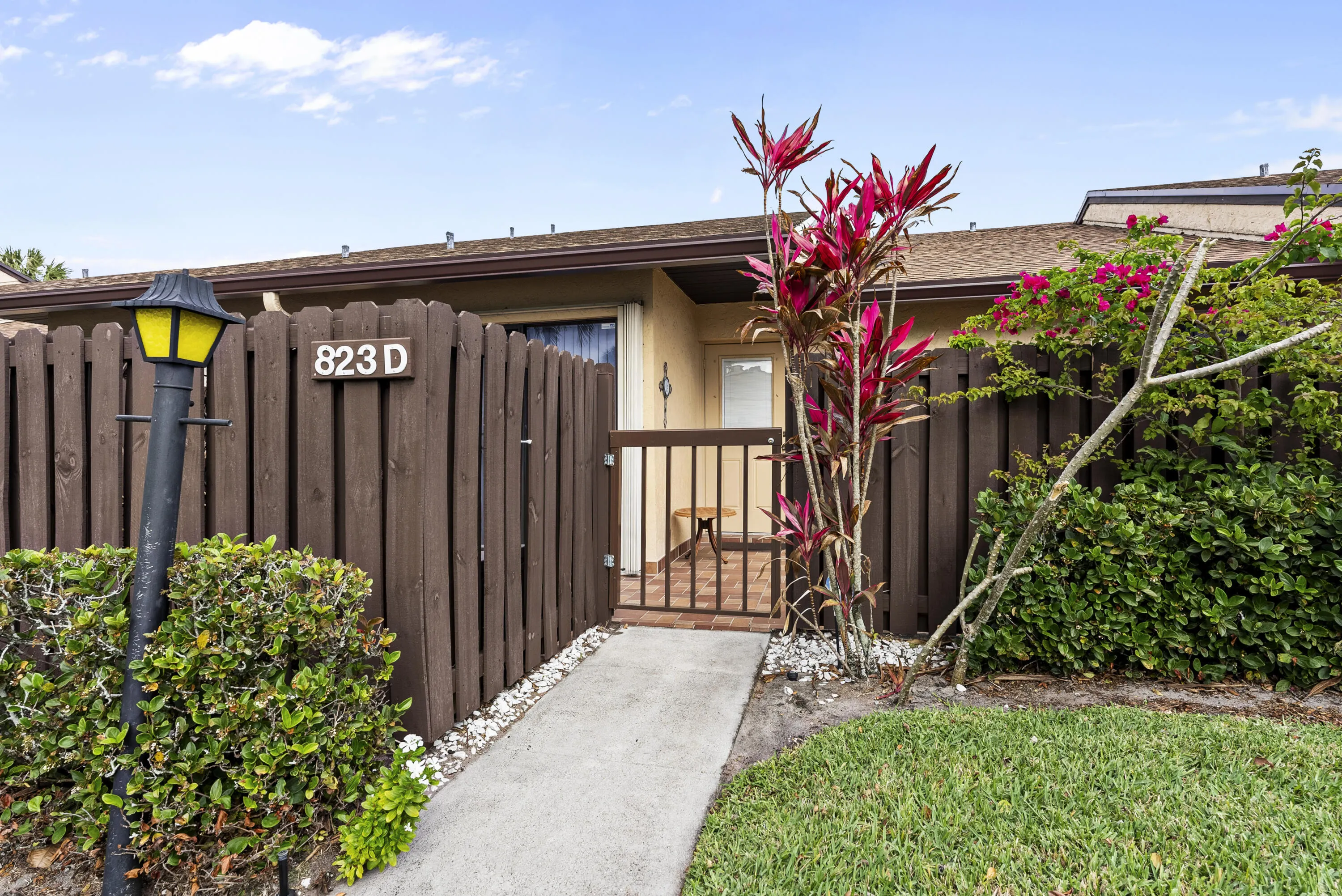 823 SKY PINE Way #D