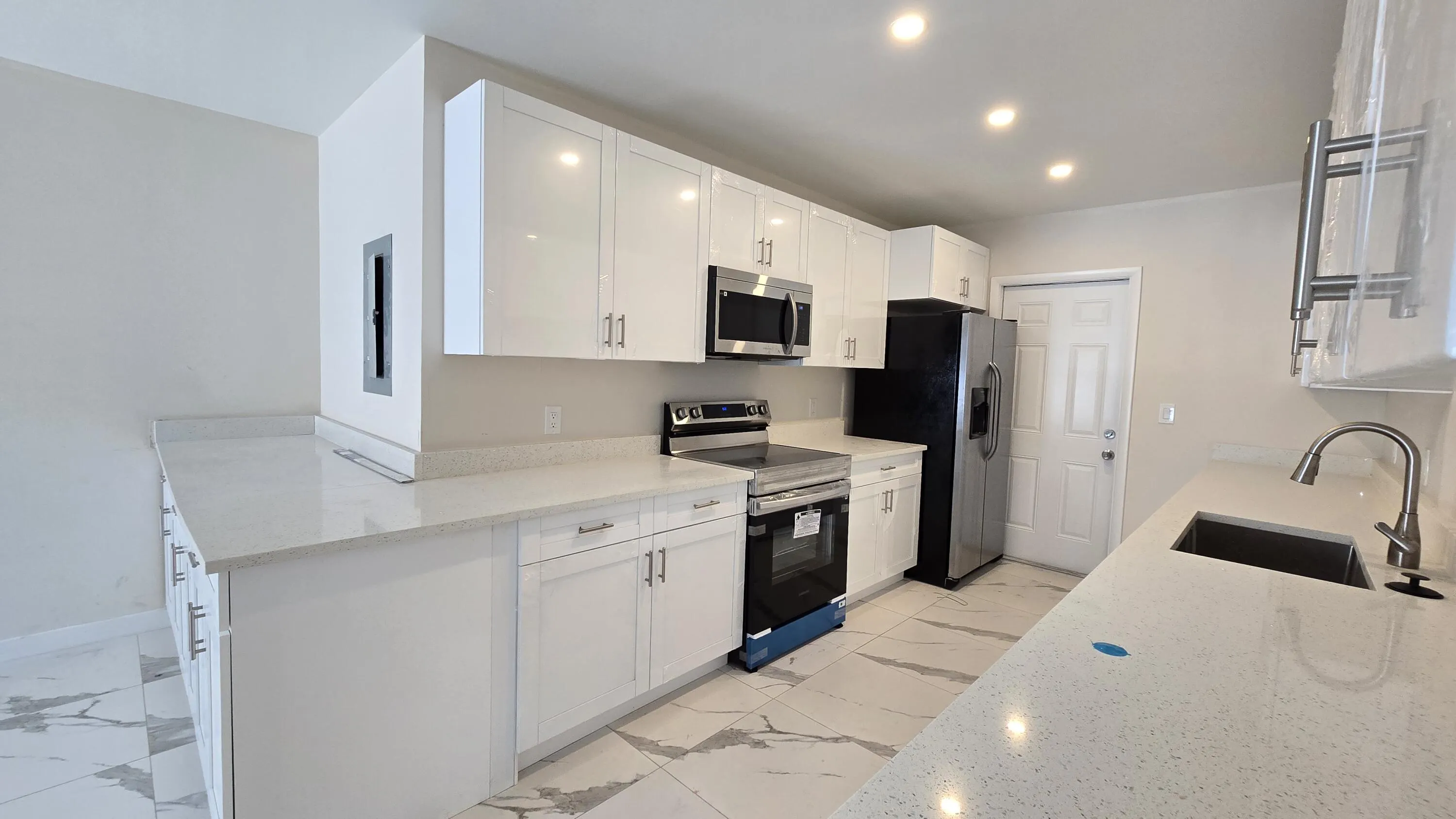 4533 Poinciana Street #4