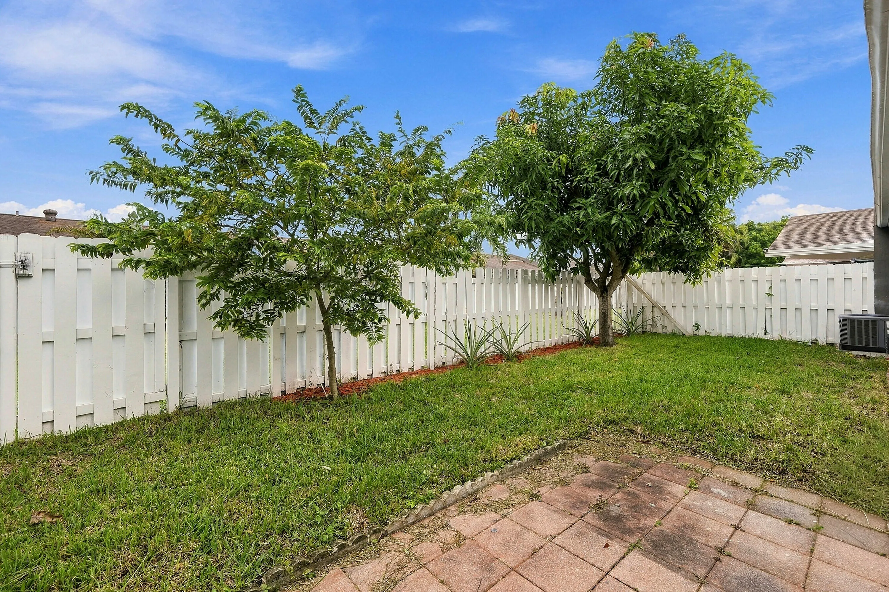 300 E LAKEWOOD Circle E #B